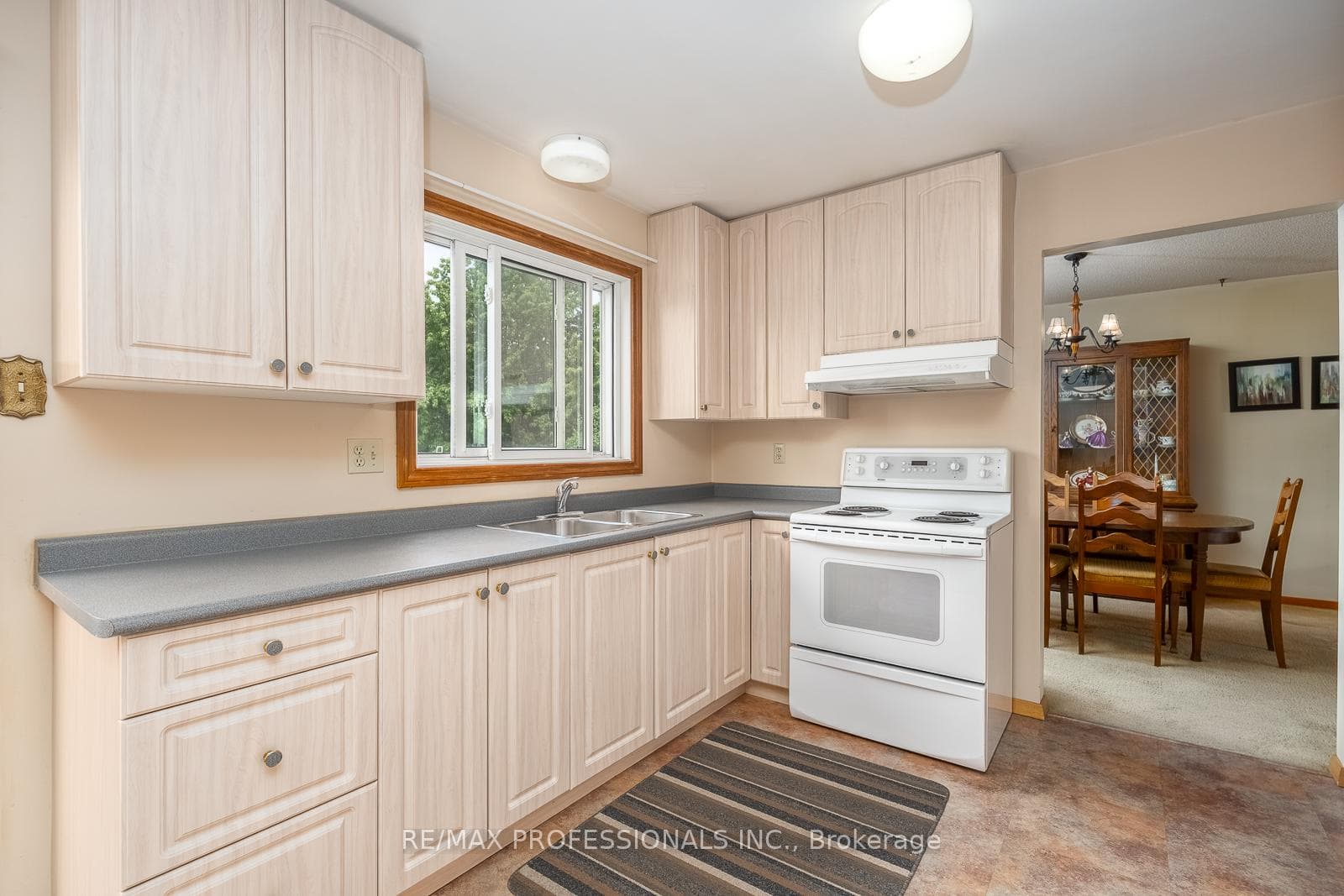24 Hawkstone Crescent photo 15