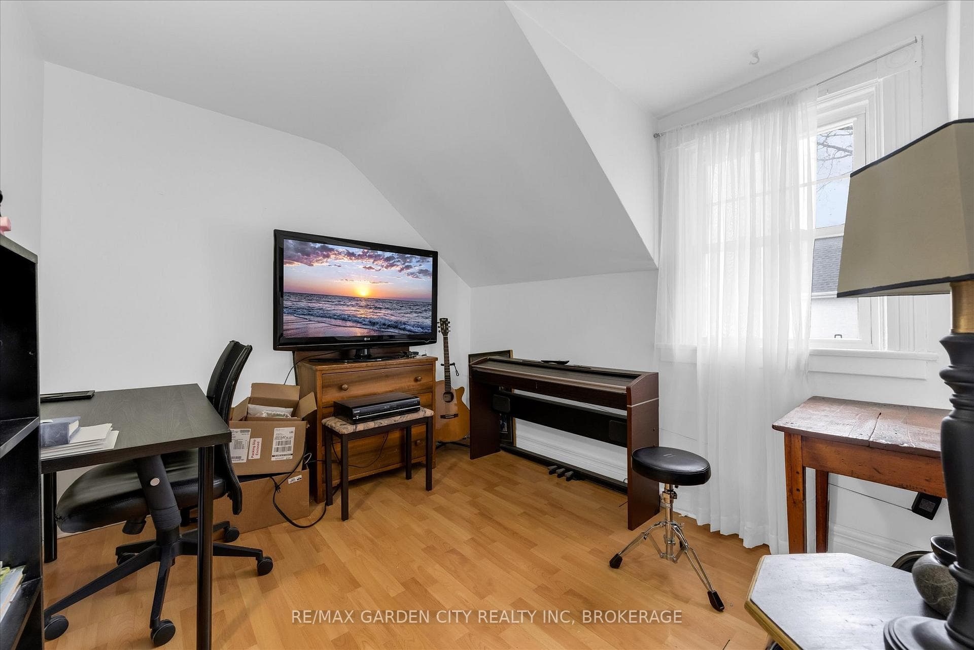 Upper Unit Bedroom or Office