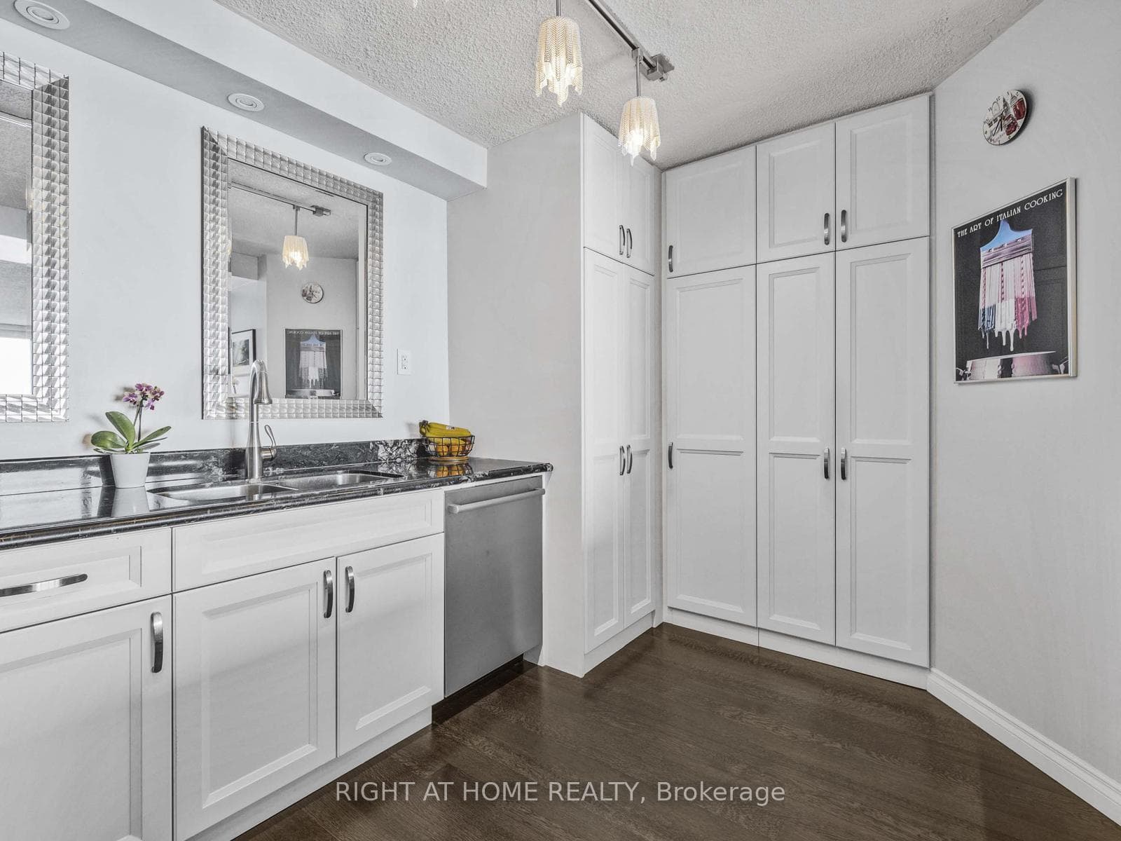 33 Harbour Square Unit 1624 photo 9