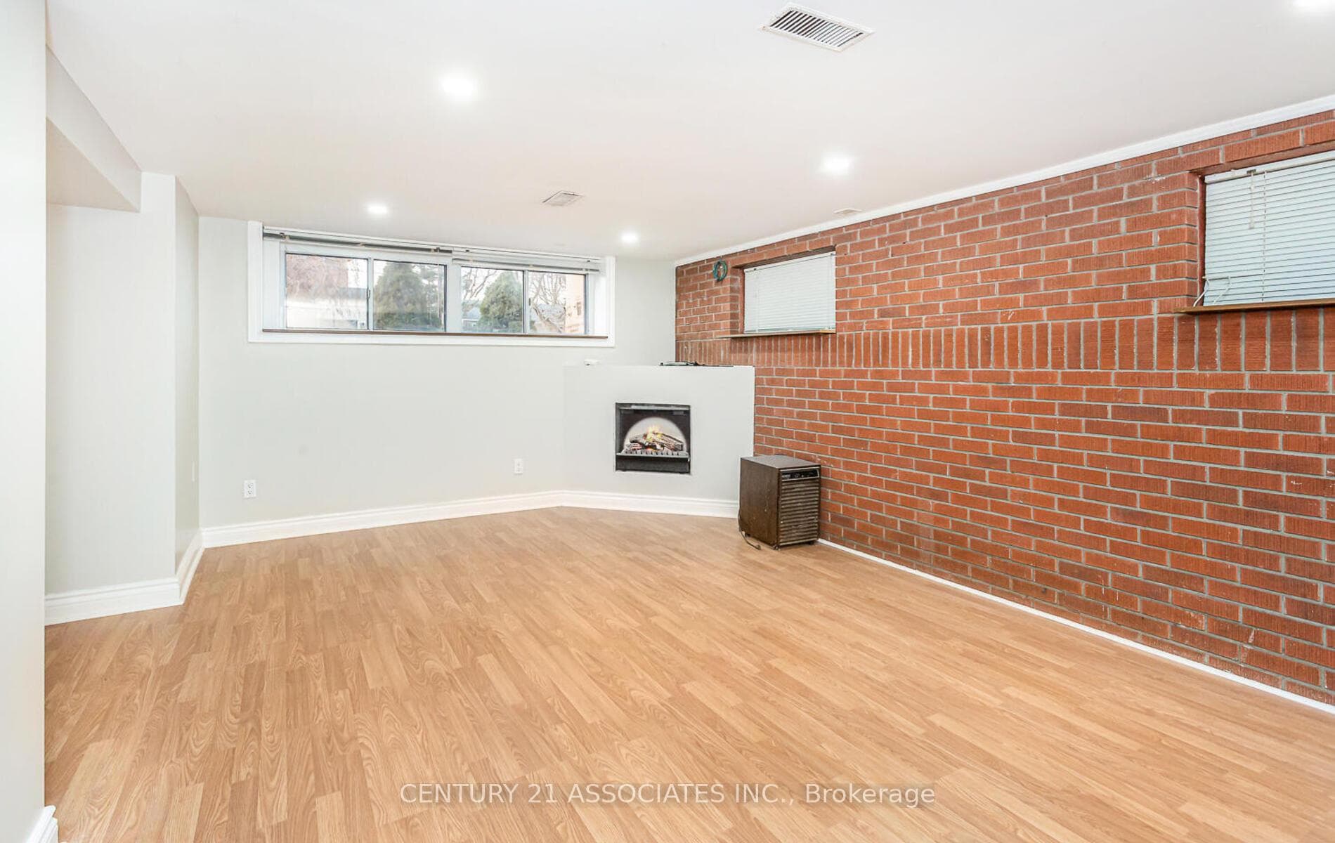 1338 Waverly Avenue photo 27