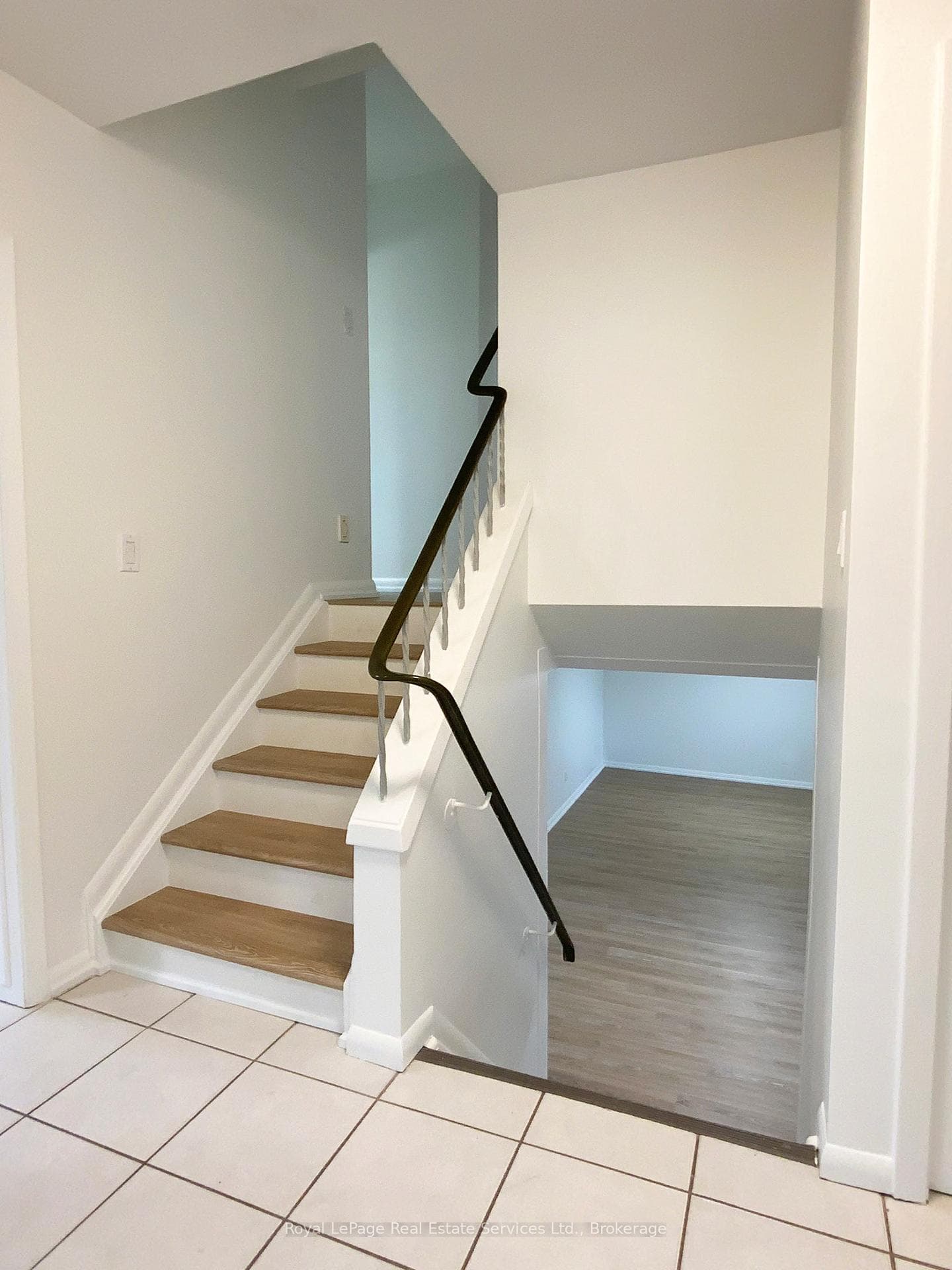 395 Erindale Drive photo 8