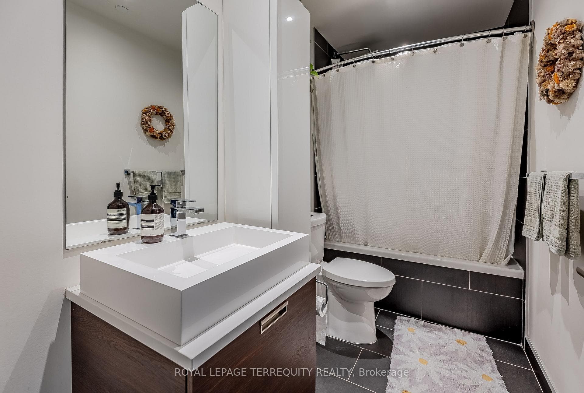 246 Logan Avenue Unit 316 photo 15