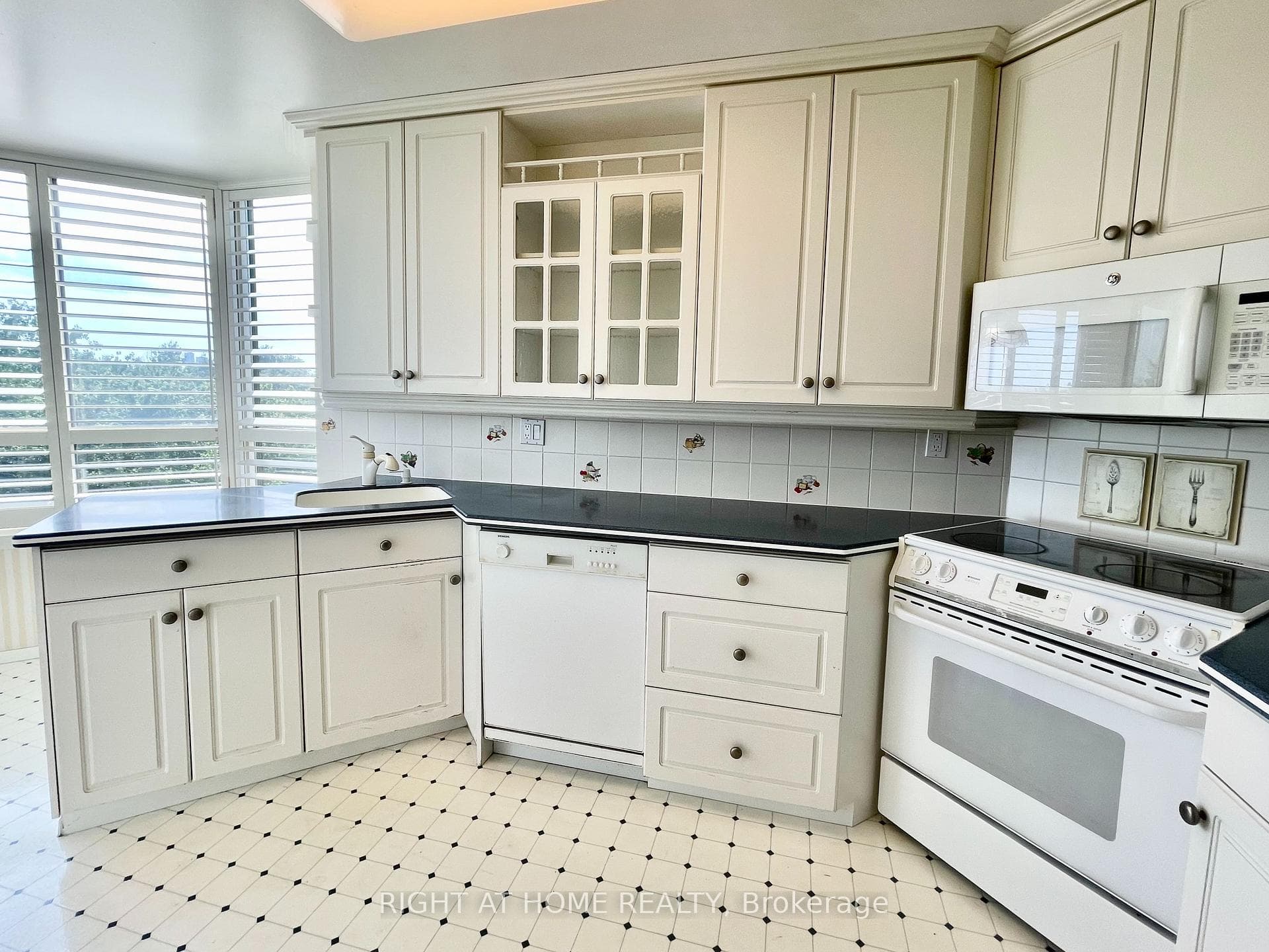 55 Austin Drive Unit 411 photo 13