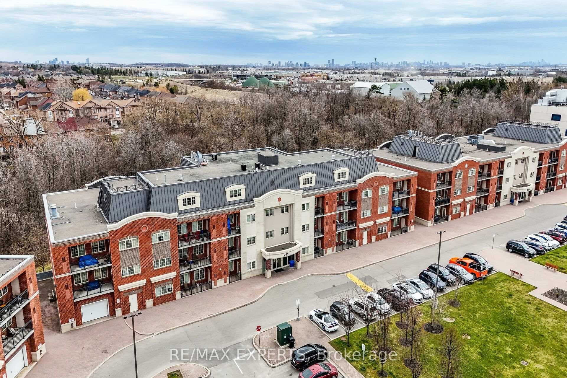 9451 Jane Street Unit 206 photo 1