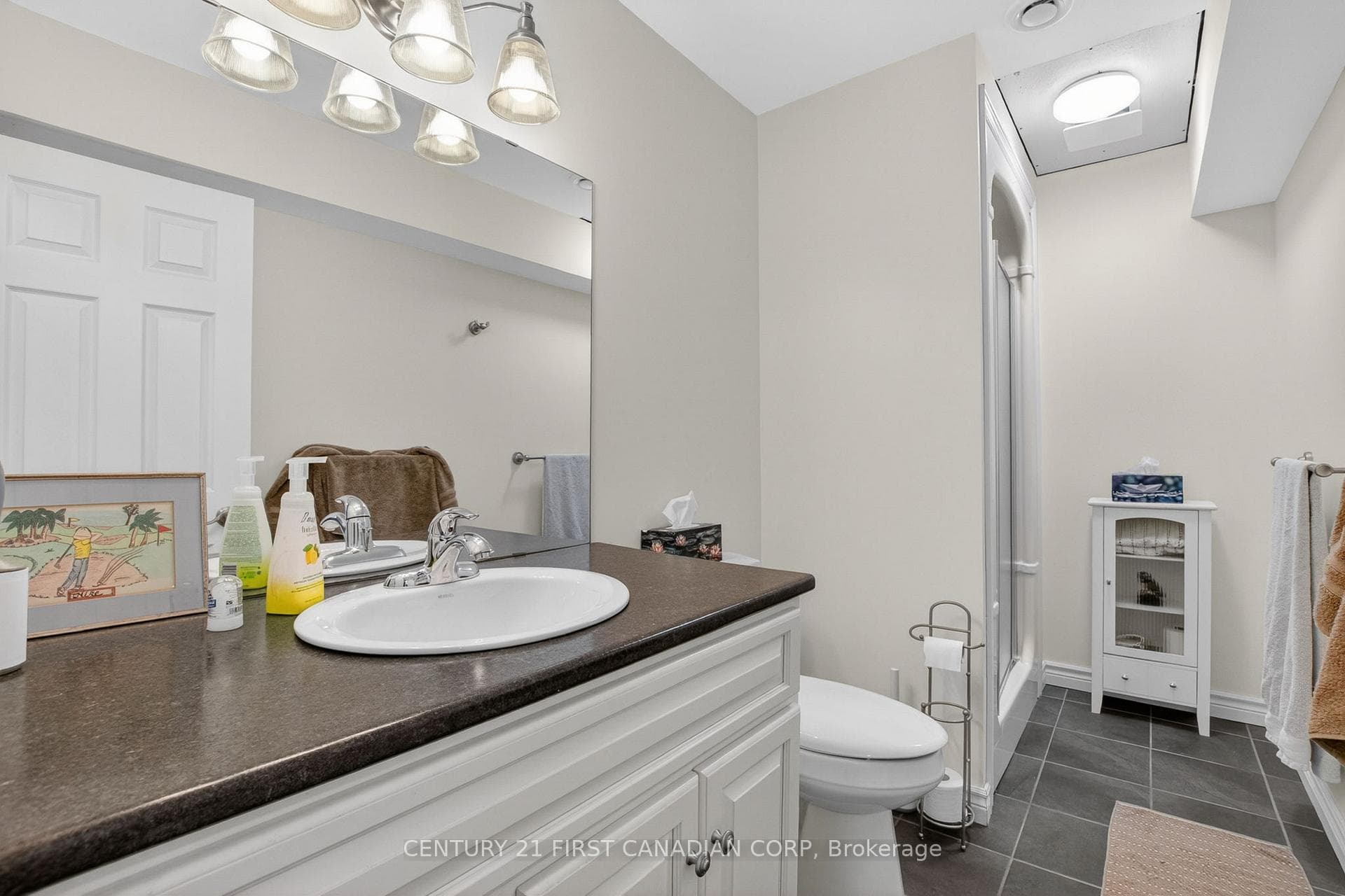 653 Peter Street photo 34