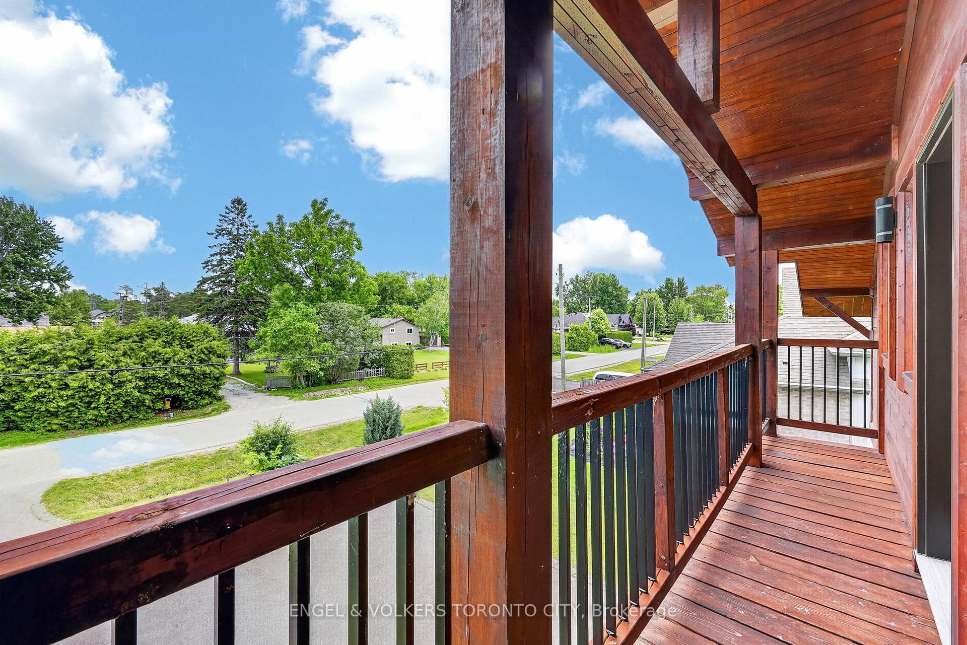 774 Churchill Lane photo 29