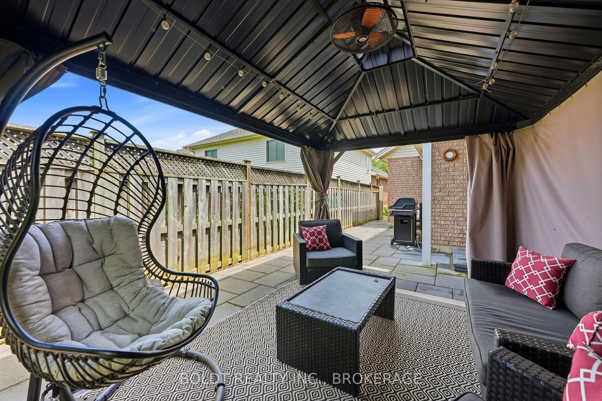 22 Graves Crescent photo 34
