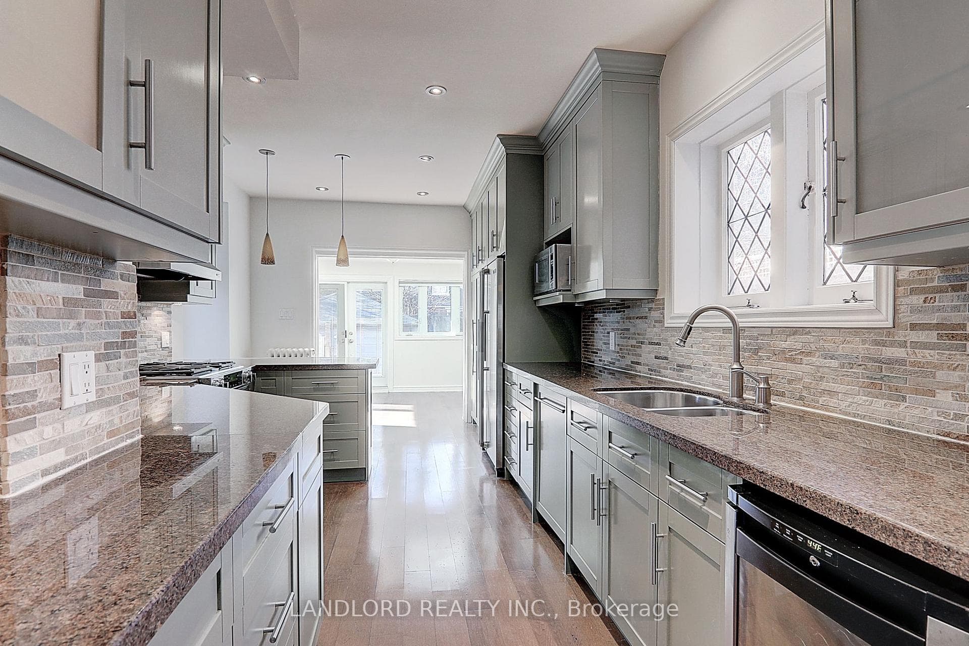 138 Fallingbrook Road photo 4