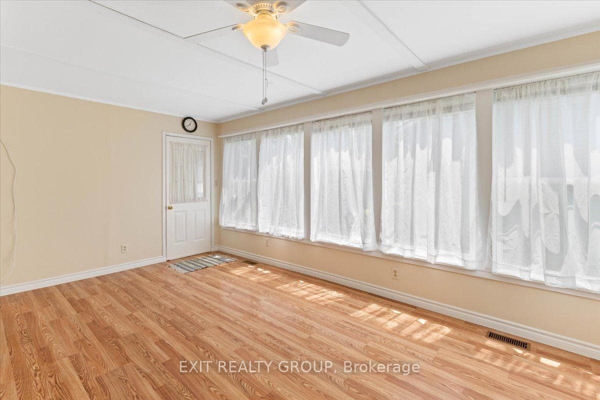 40 Linden Boulevard photo 12