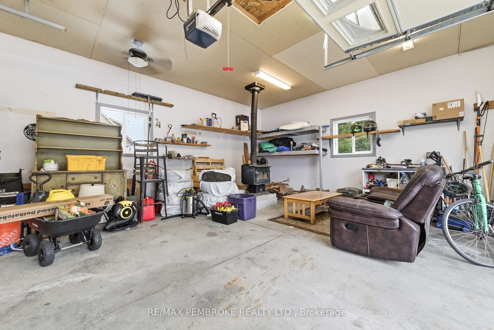 Detached garage or an excellent workshop!