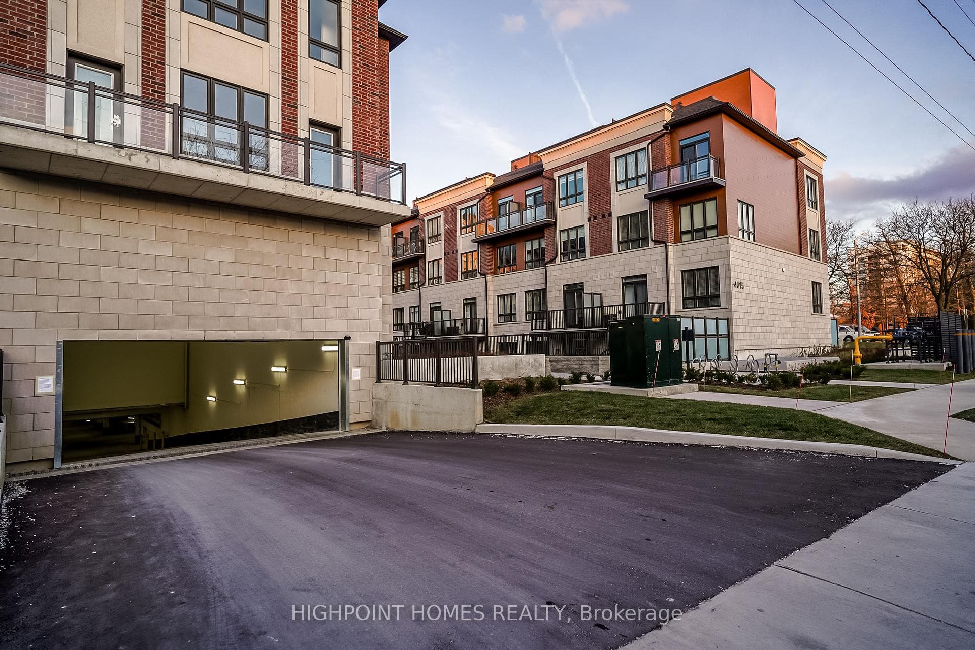 2279 Hyacinth Crescent photo 40