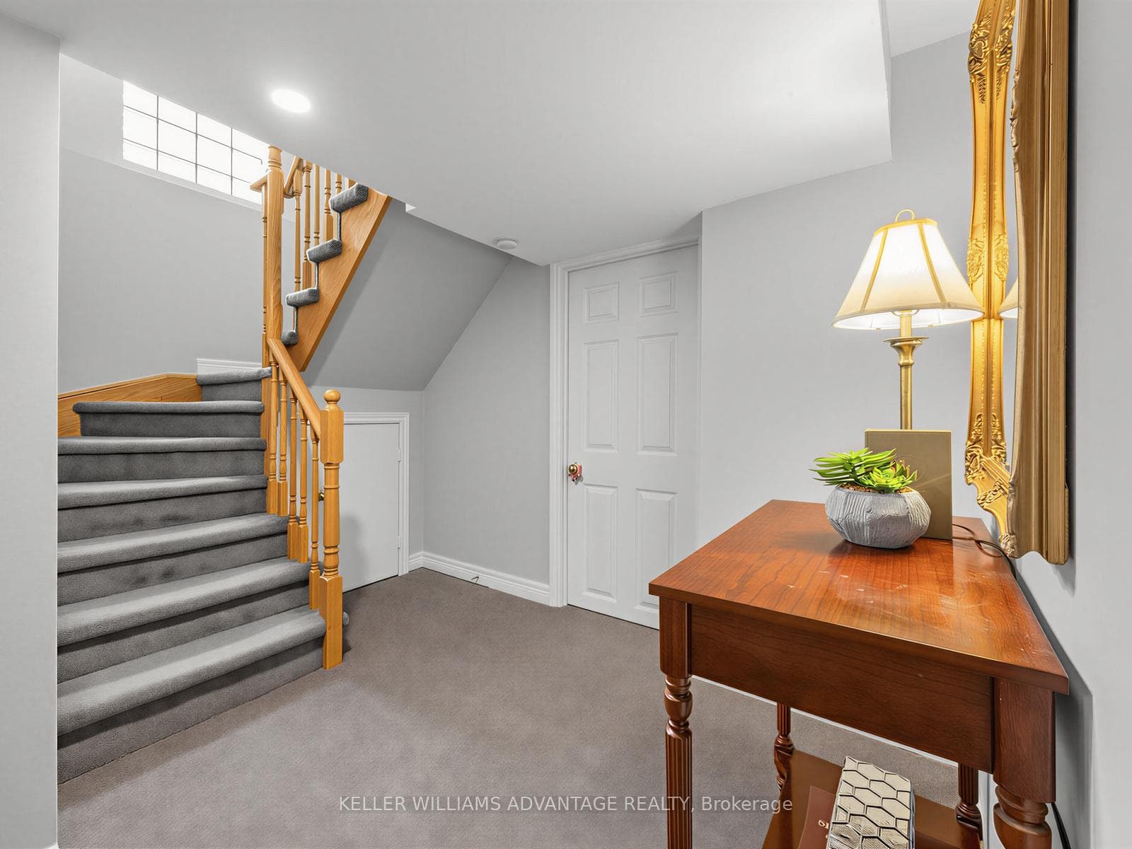 98 Coalport Drive photo 26