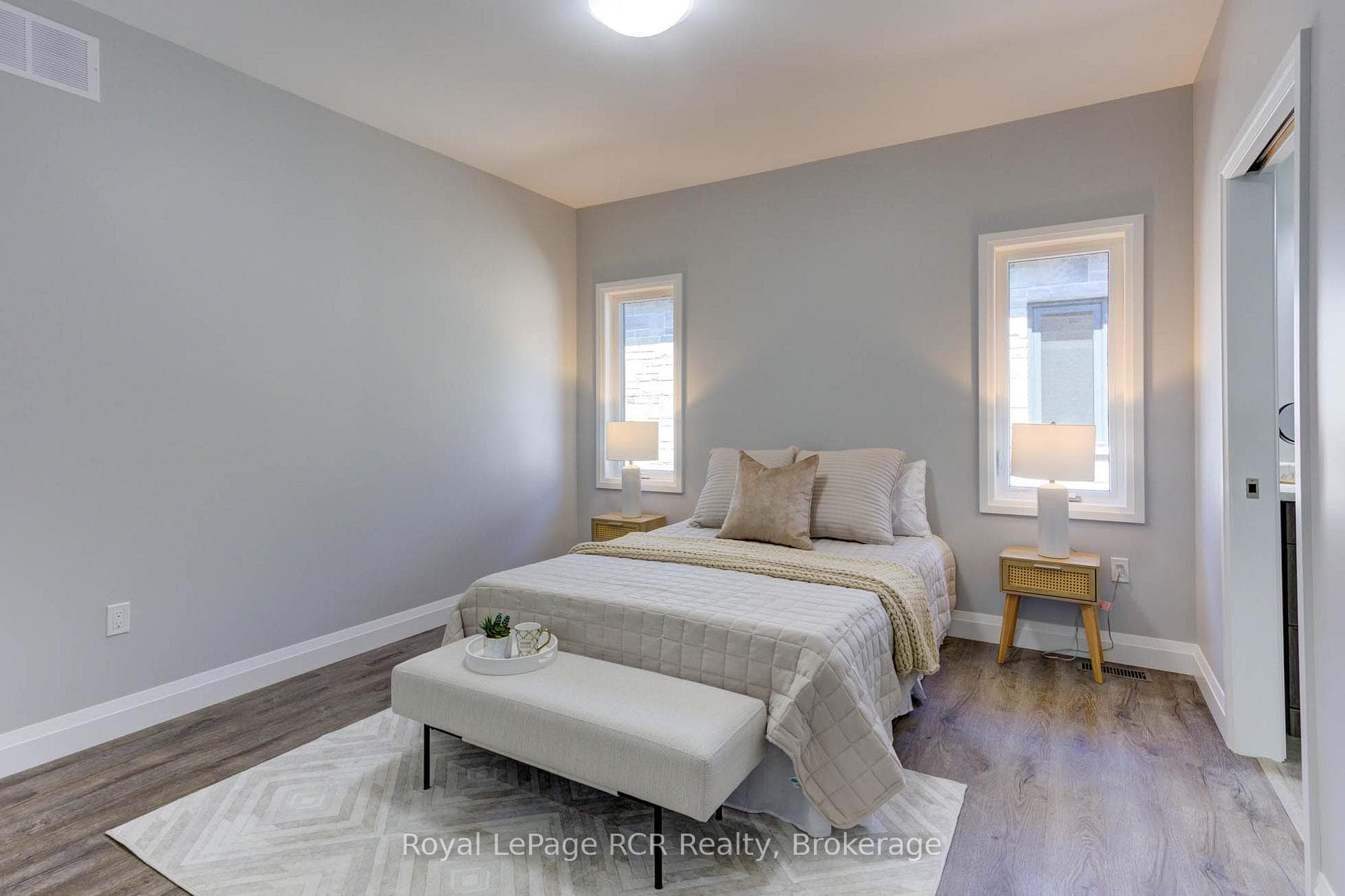 274 Queen Street photo 7