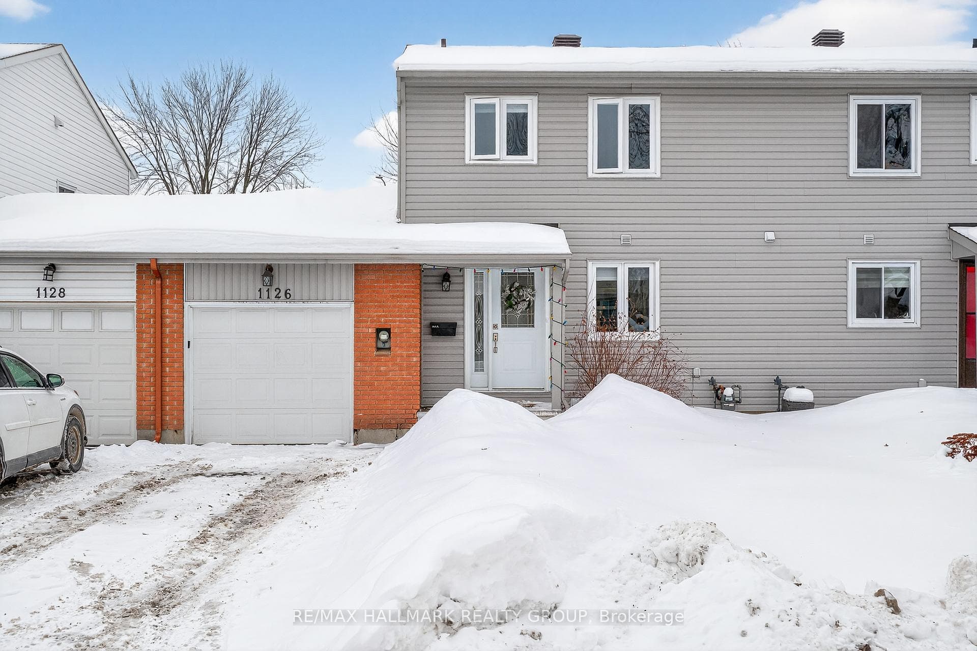 1126 Grenoble Crescent photo 1