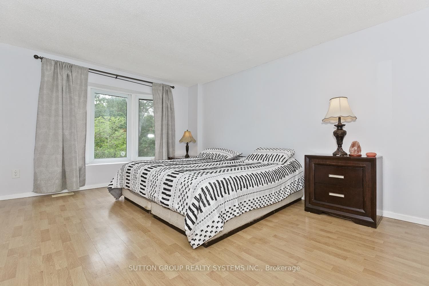 821 Laurier Avenue photo 17