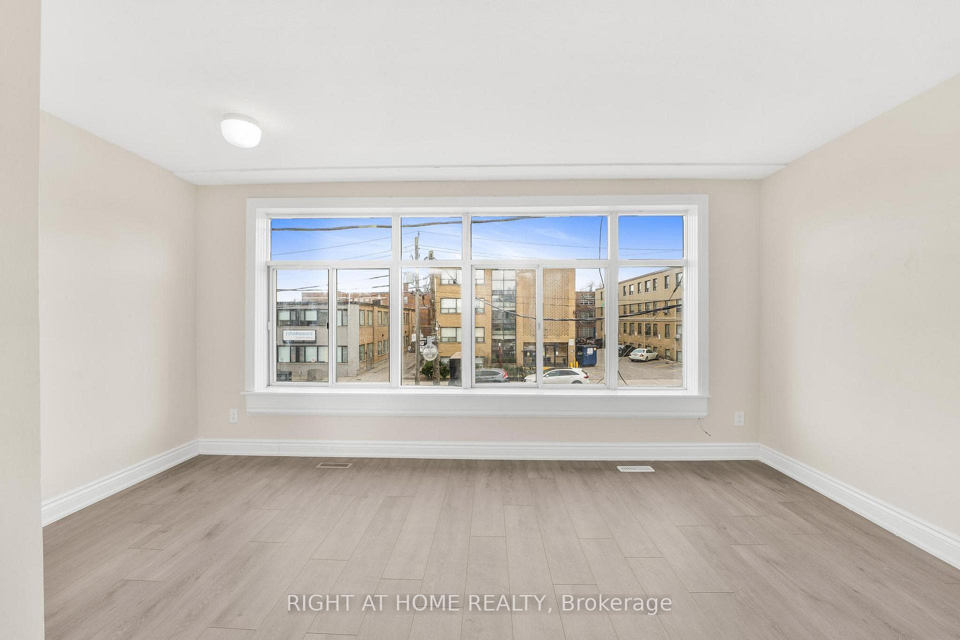 1698A Eglinton Avenue photo 4