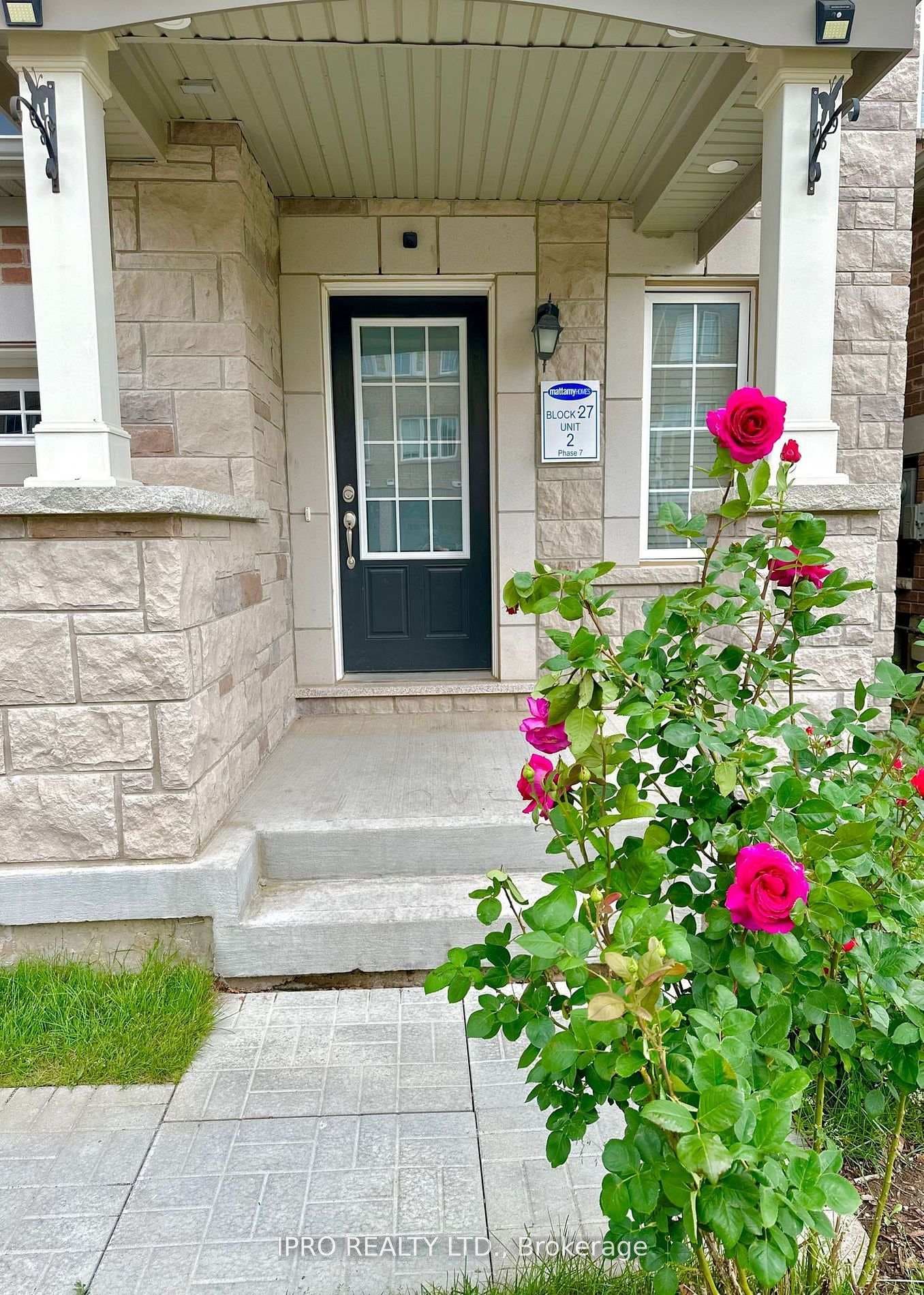 112 Bond Head Court photo 2