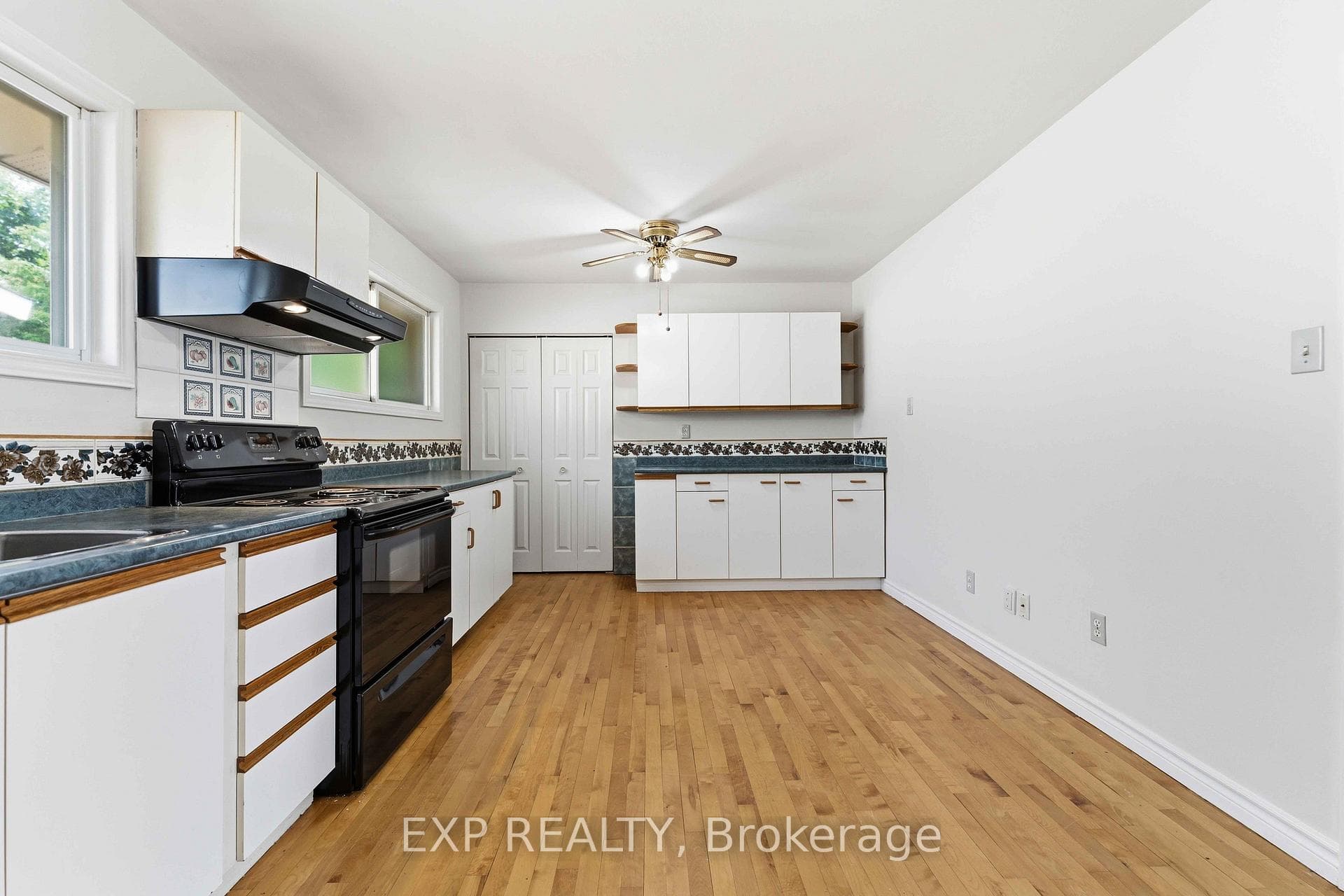 2473 Walkley Road photo 12