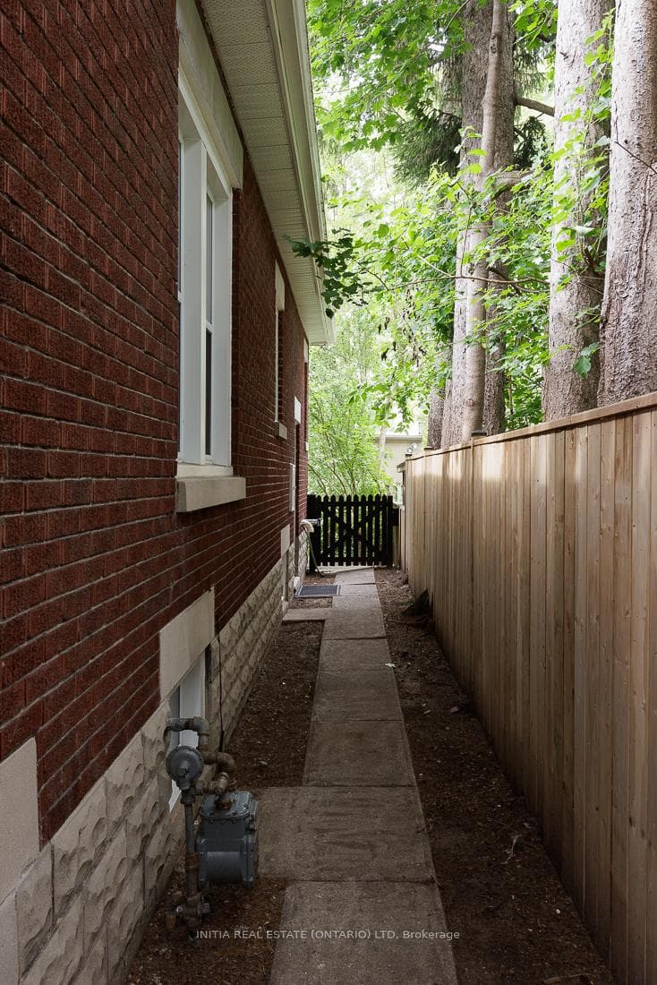 14 Carlton Avenue photo 33