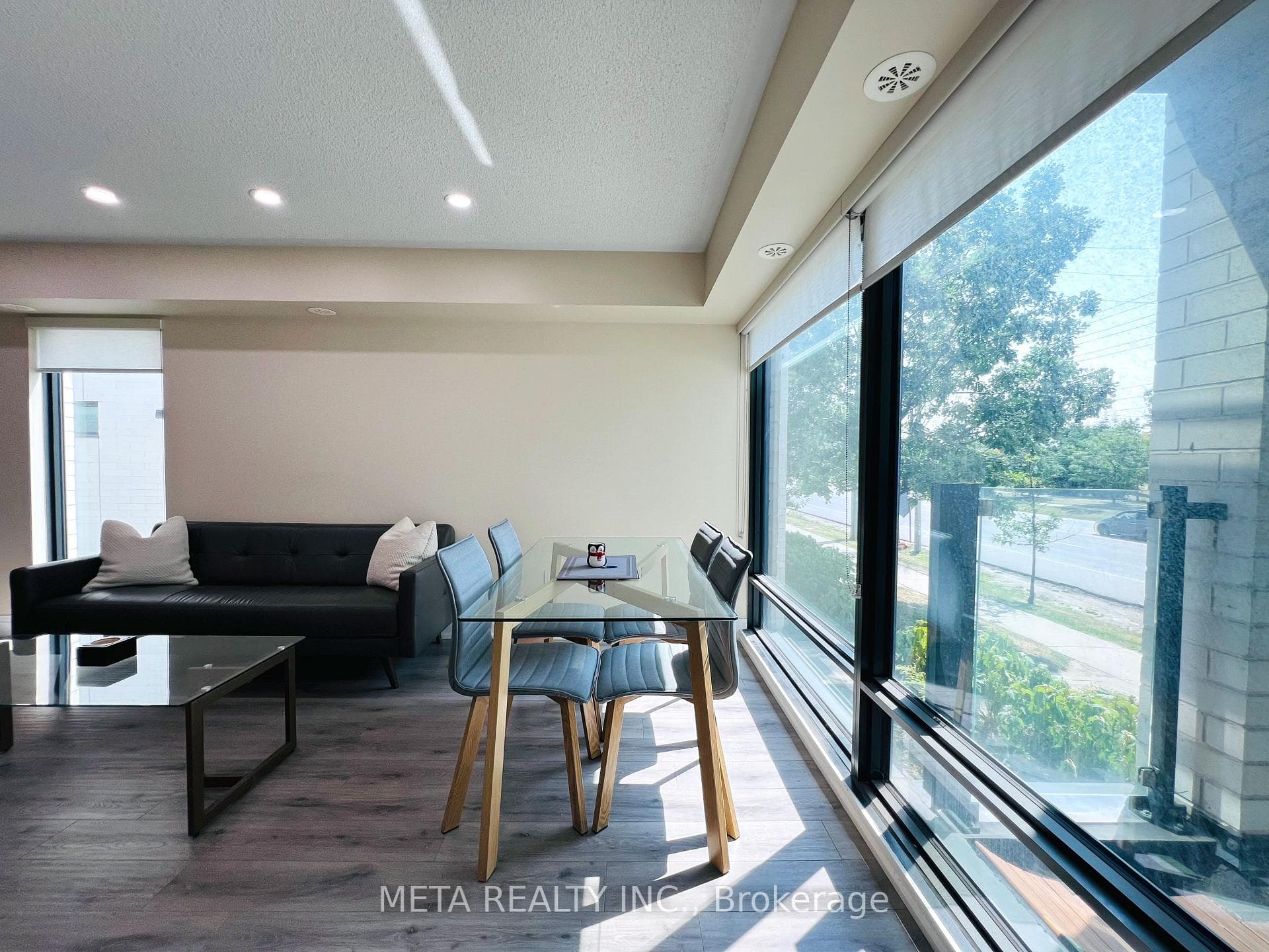 138 Widdicombe Hill Boulevard Unit 701 photo 6