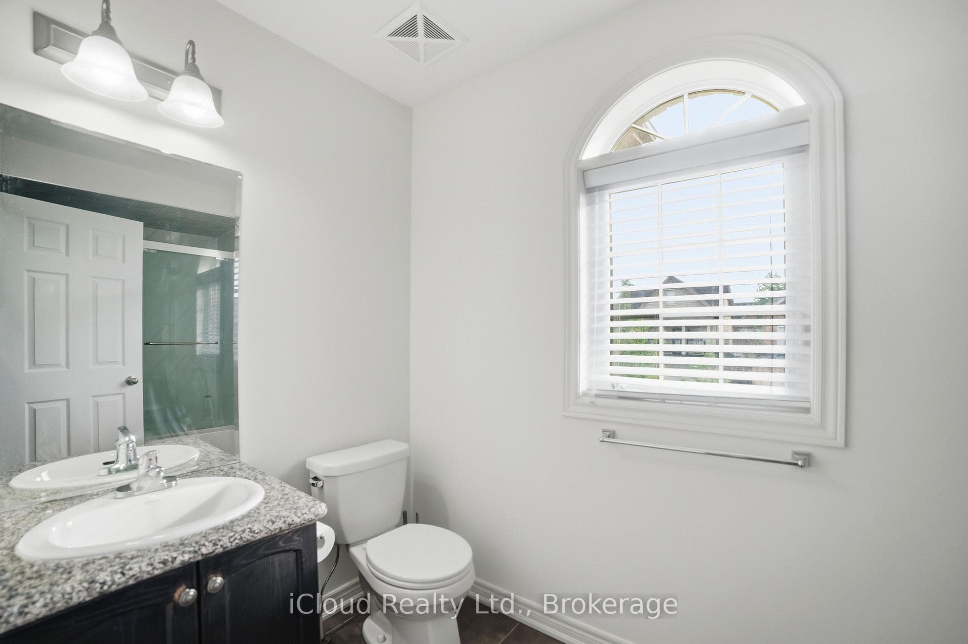 5 Leith Drive photo 32