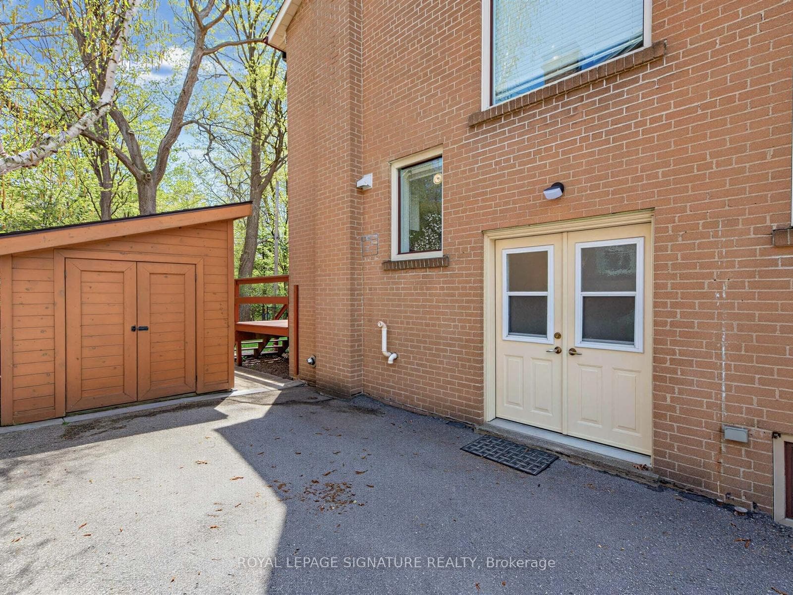 46 Plateau Crescent photo 34