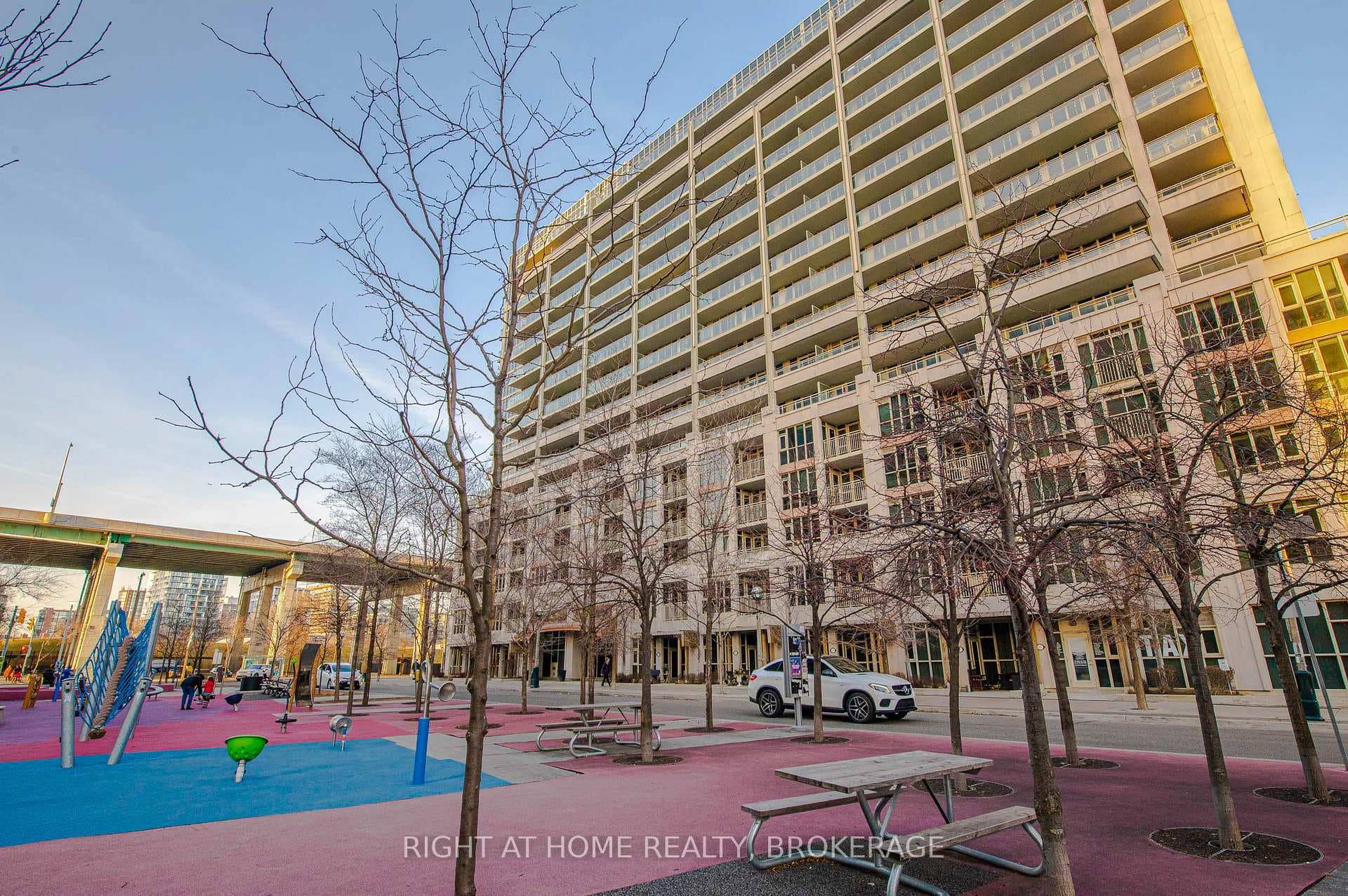 35 Bastion Street Unit 1617 photo 2