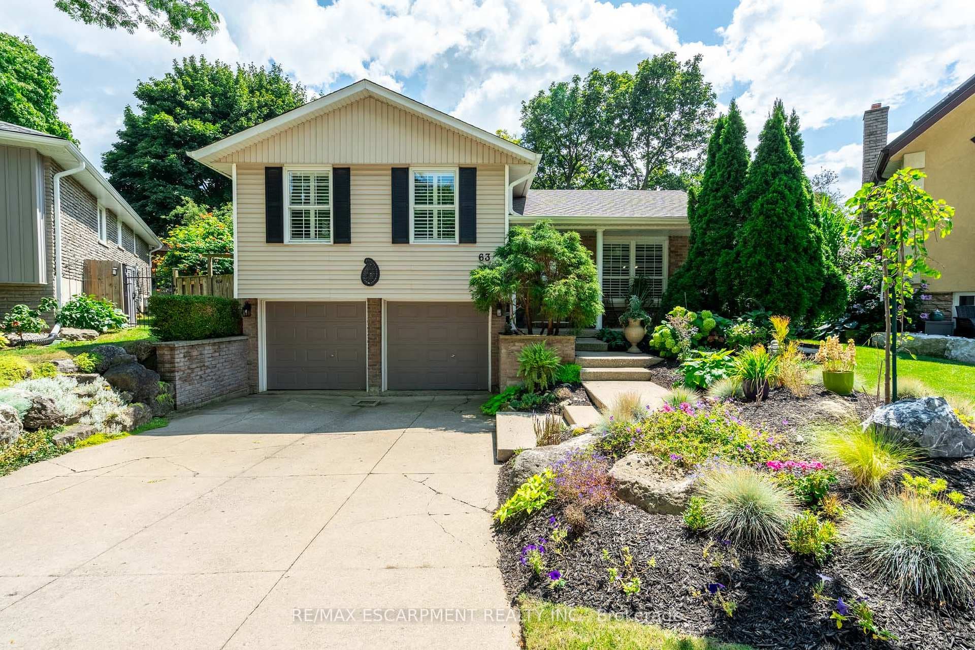 63 FORESTGATE Drive photo 1