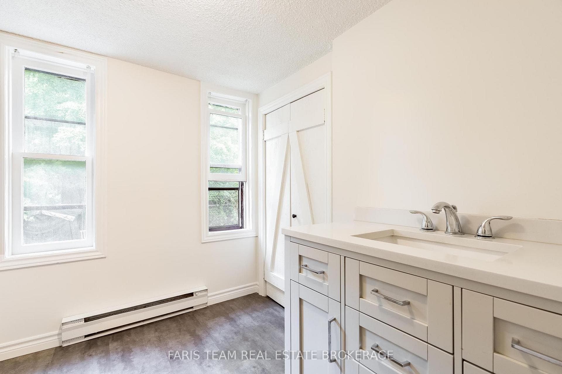 308 Russell Street photo 21