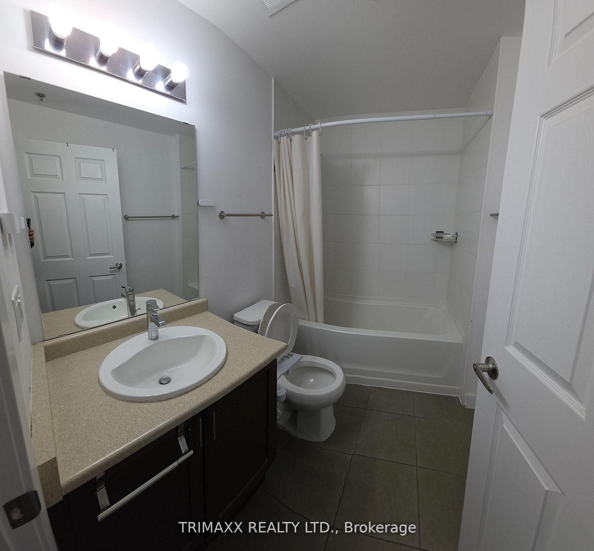 2486 Old Bronte Road Unit 202 photo 15