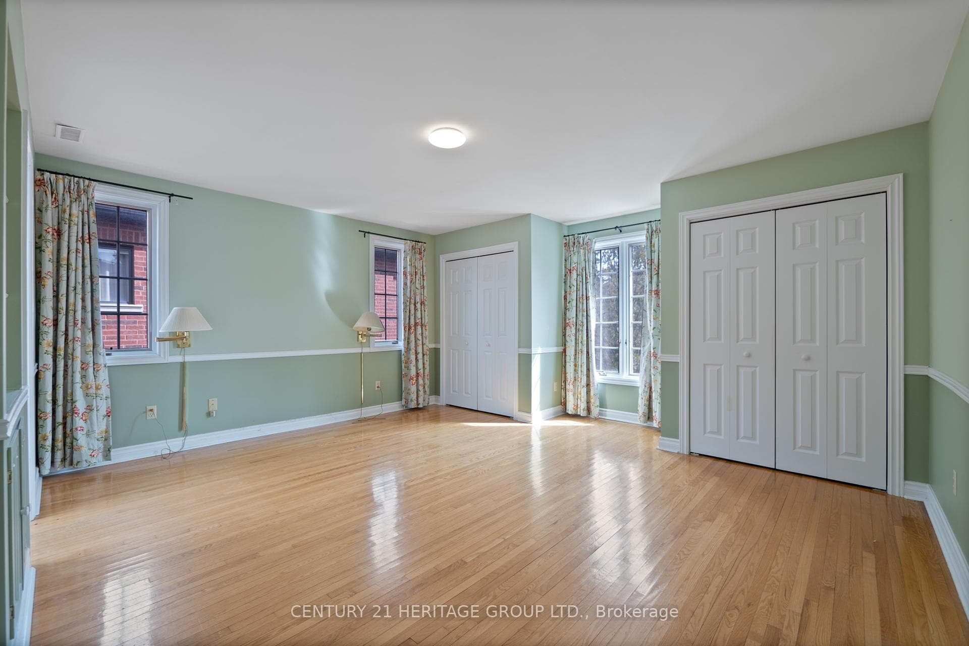 75 Aldershot Crescent photo 11
