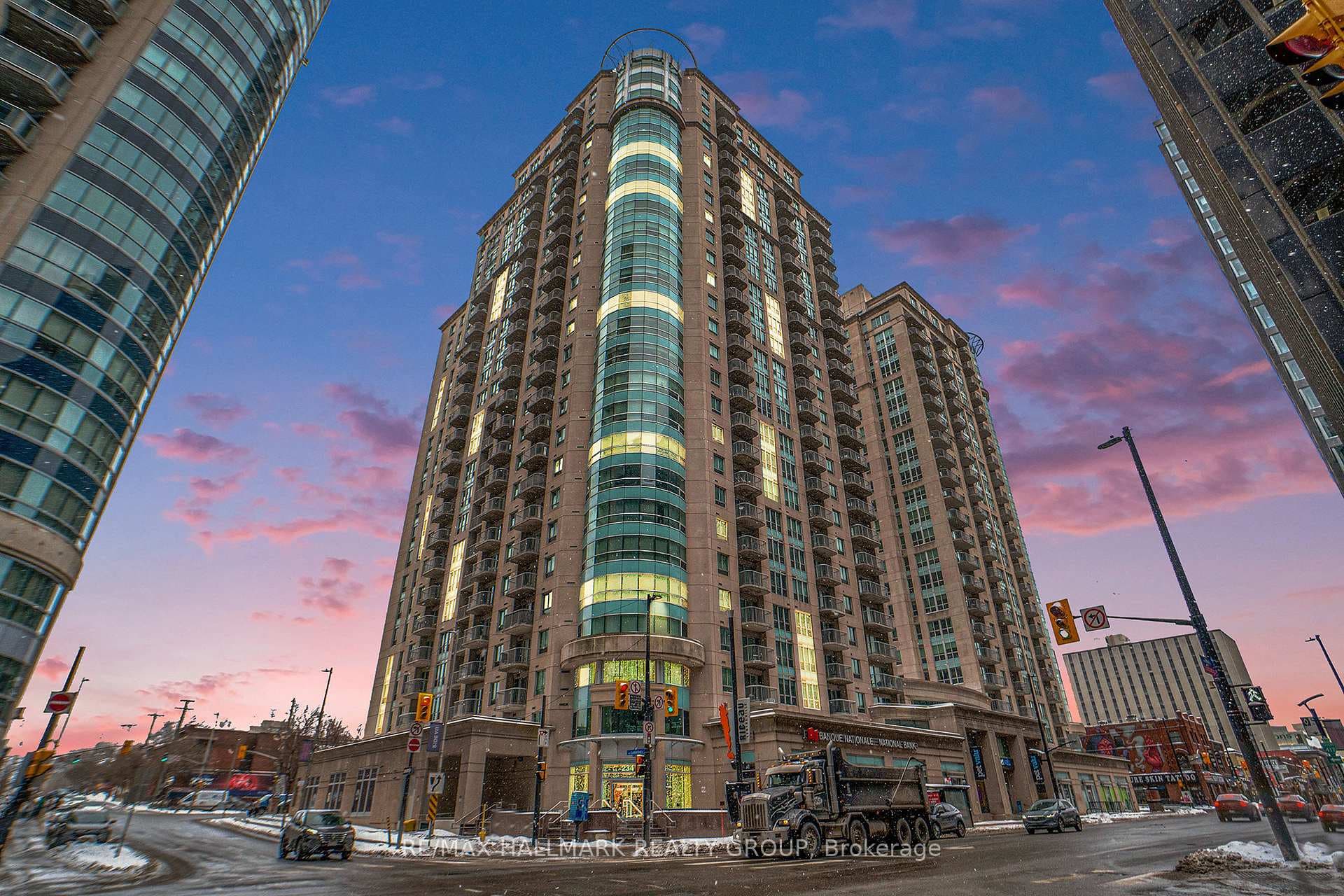 234 Rideau Street Unit 1701 photo 1