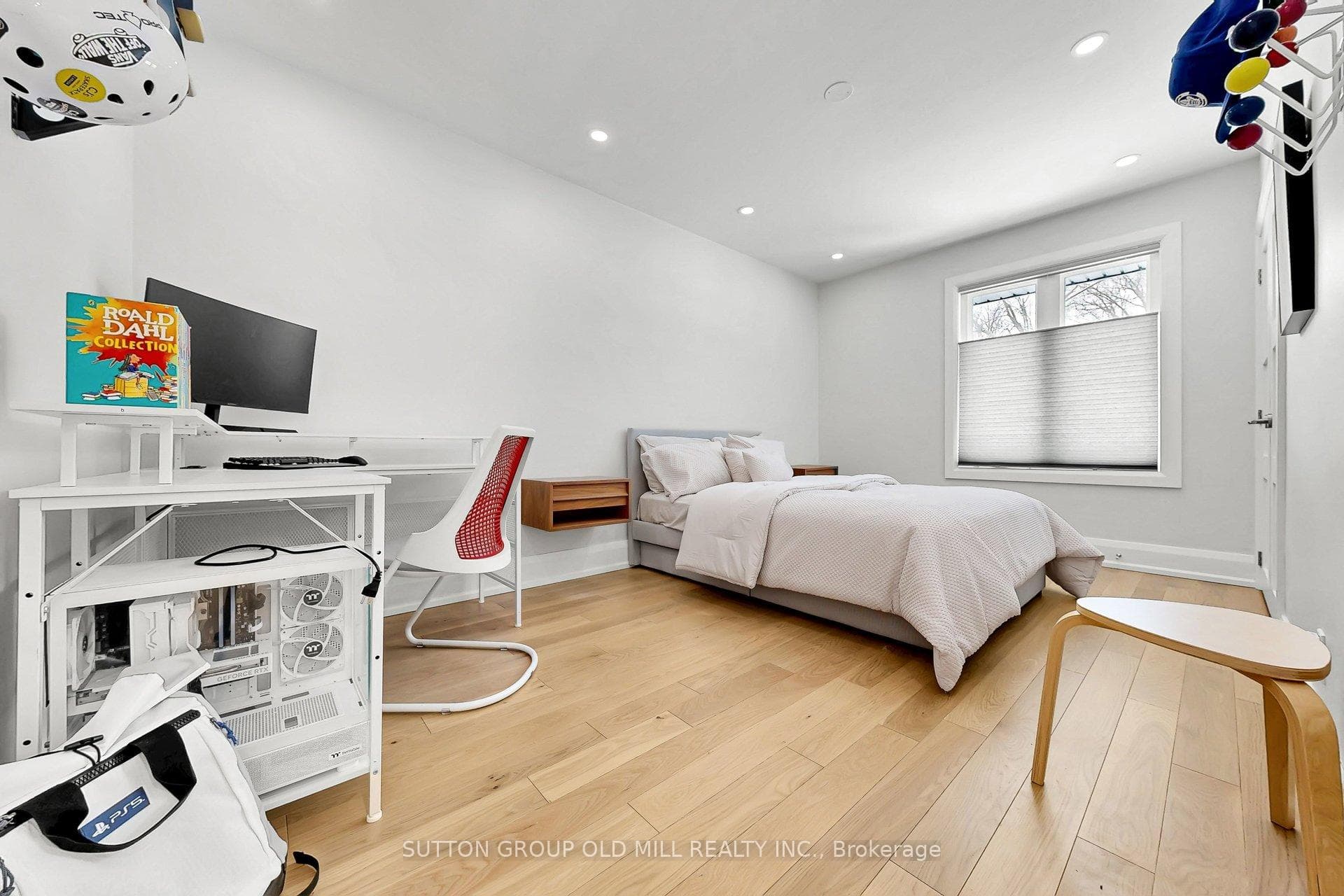 1 Farningham Crescent photo 32
