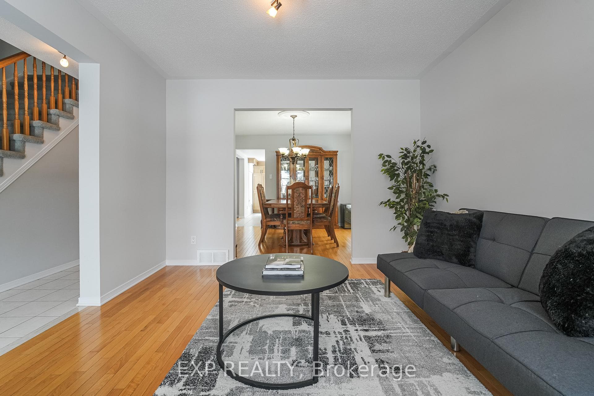 386 Pauline Charron Place photo 4