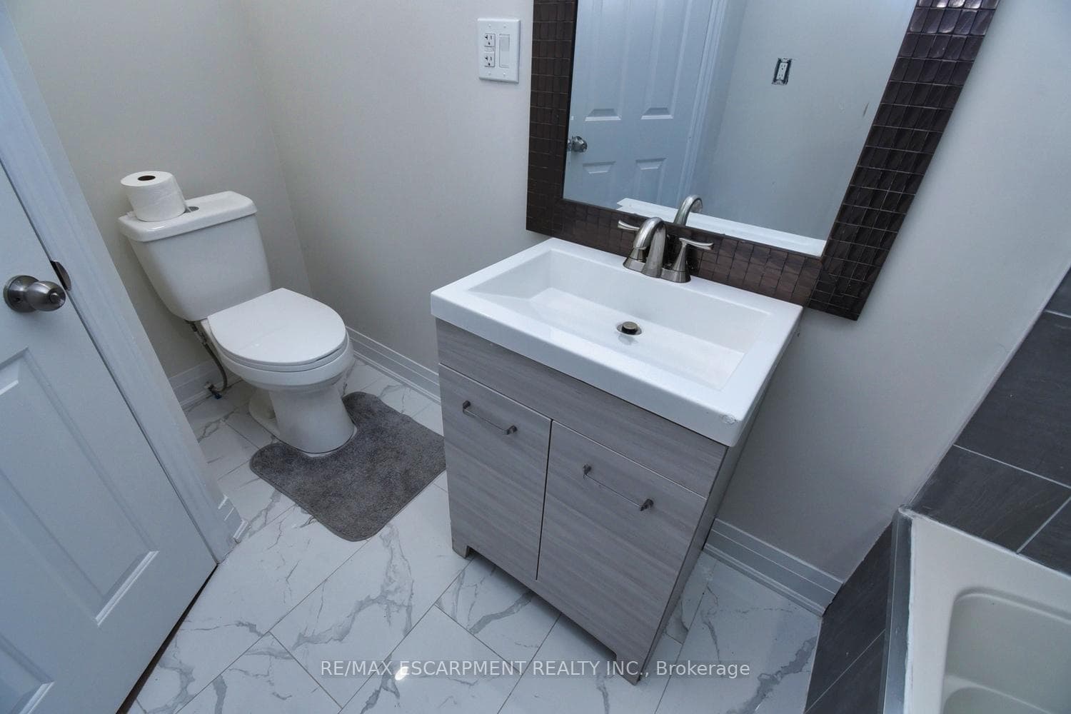 126 Evans Street photo 34