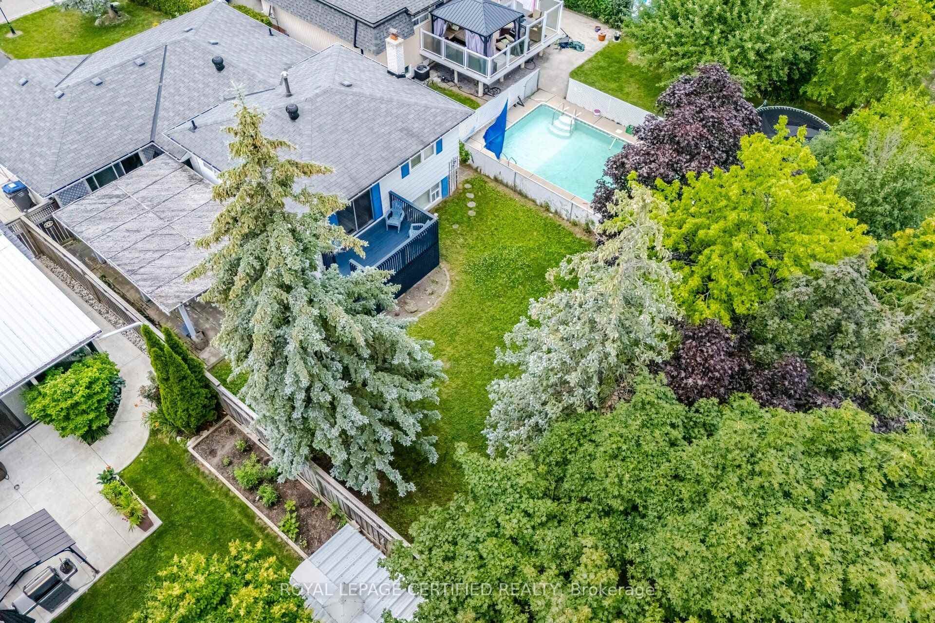 33 Grassmere Crescent photo 40