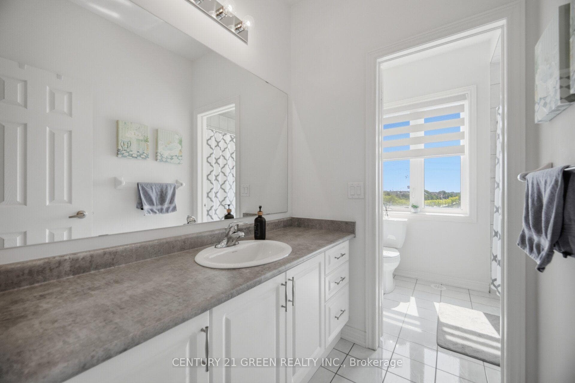 537 Dundas Street photo 43