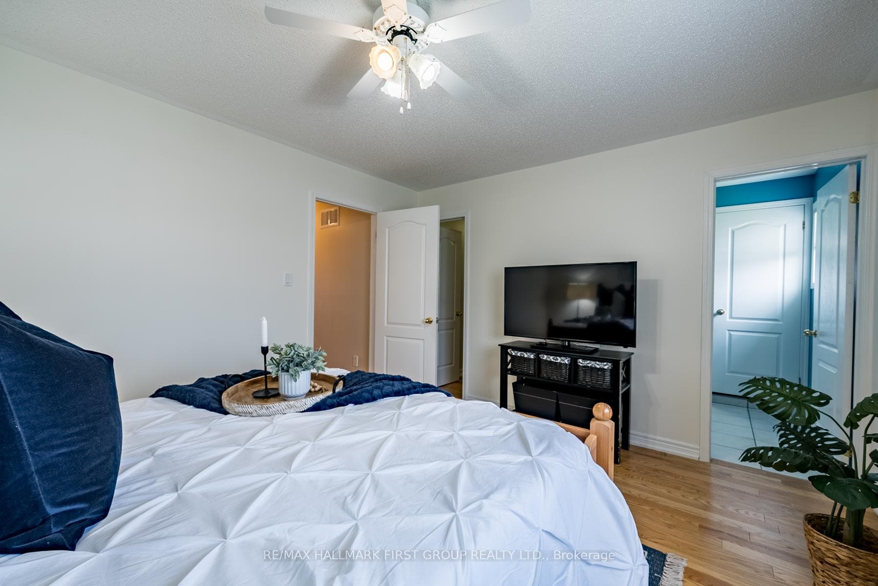 681 Blythwood Square photo 28