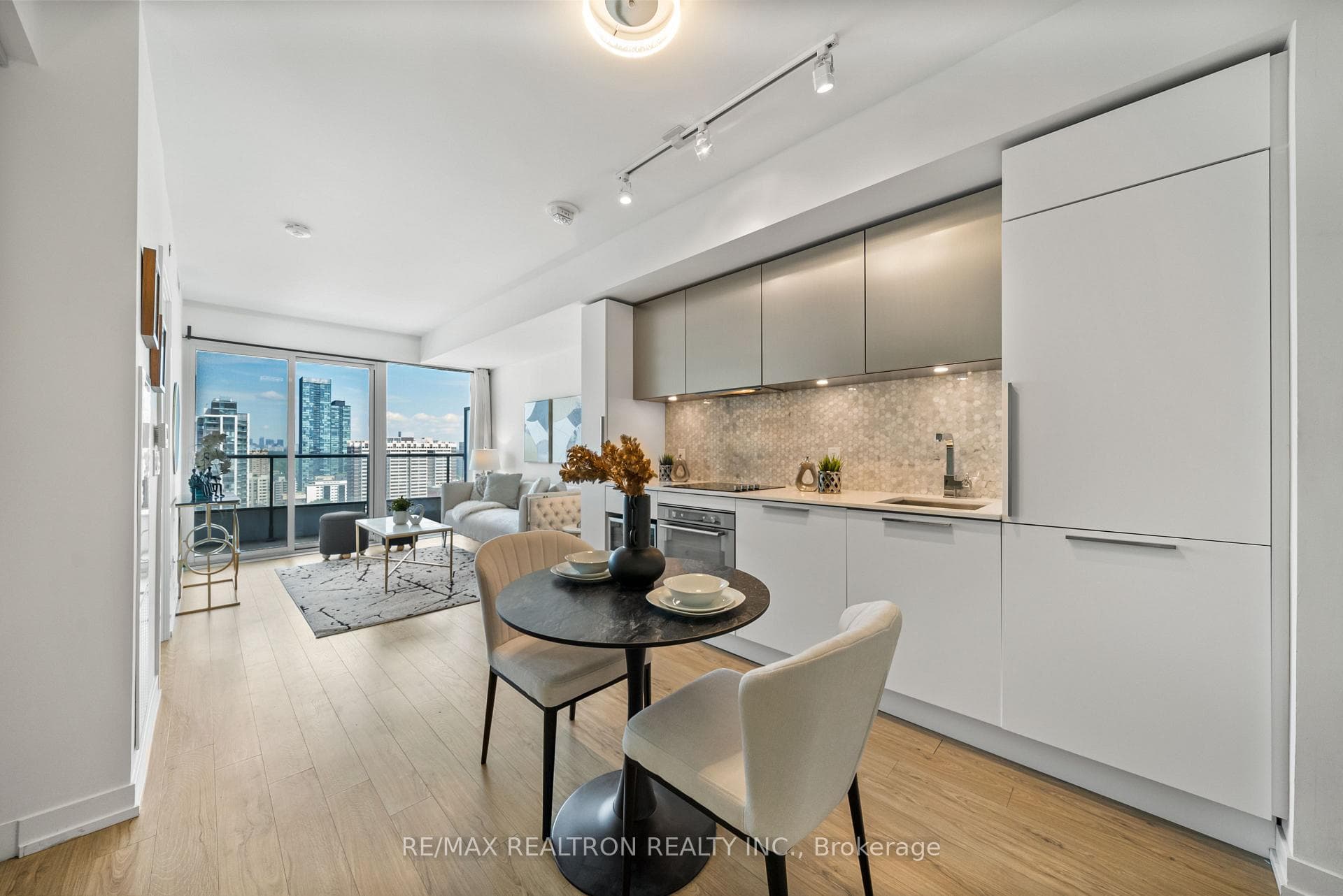 Kitchen - Stephen Sun (RE/MAX)