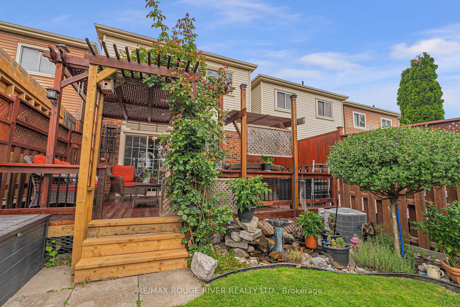 112 Melissa Crescent photo 33