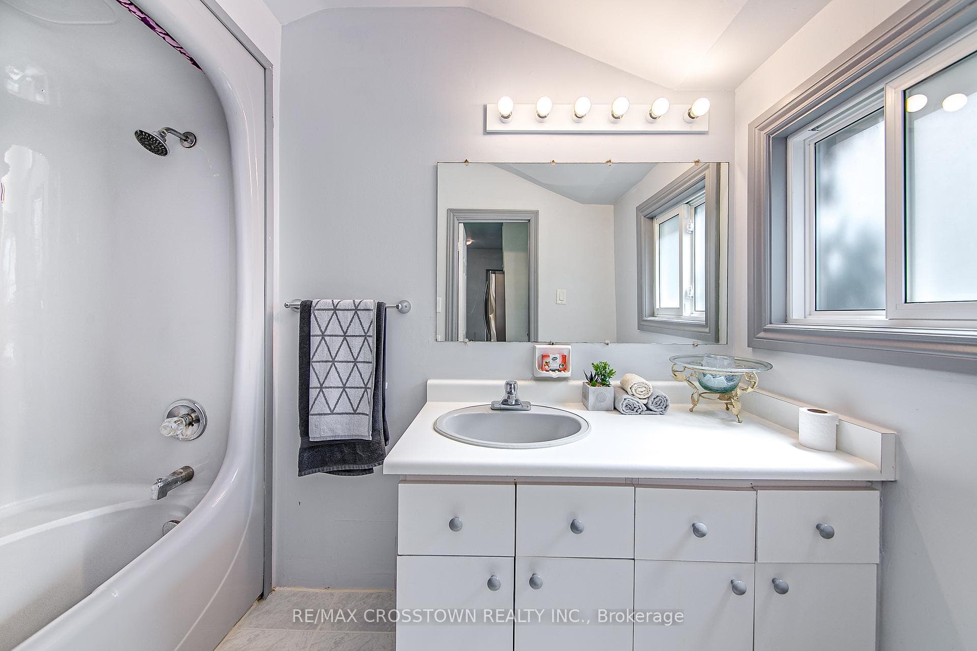 1160 Alfred Street photo 17