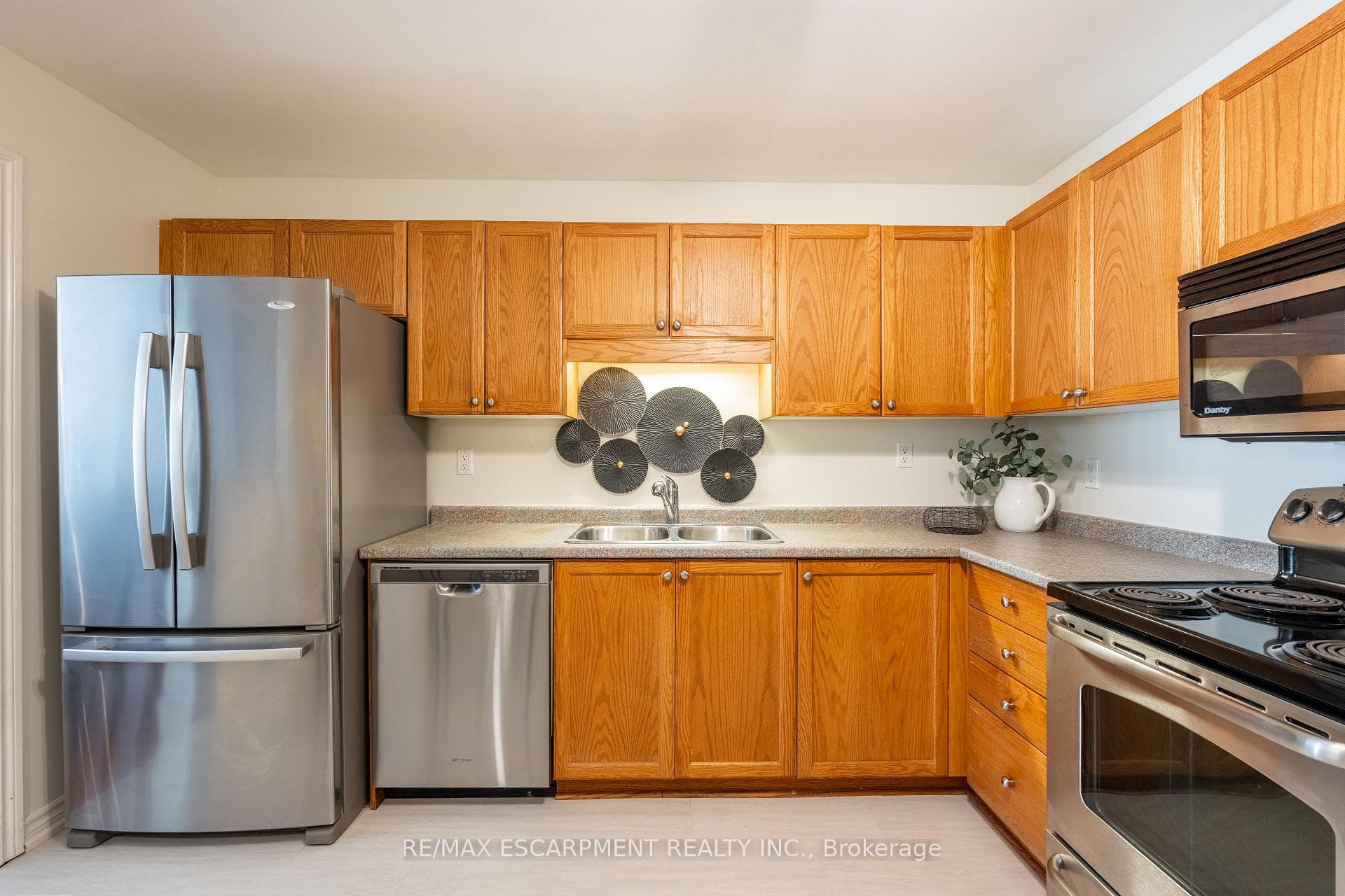 222 Fellowes Crescent Unit 11 photo 9
