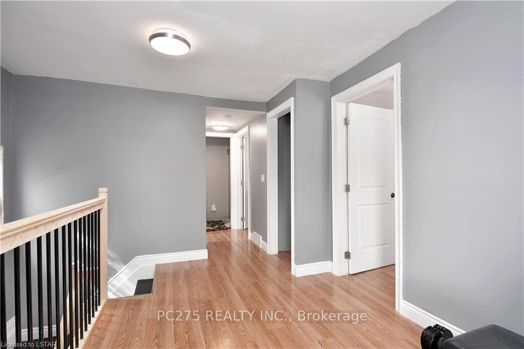 471 SIMCOE Street photo 17