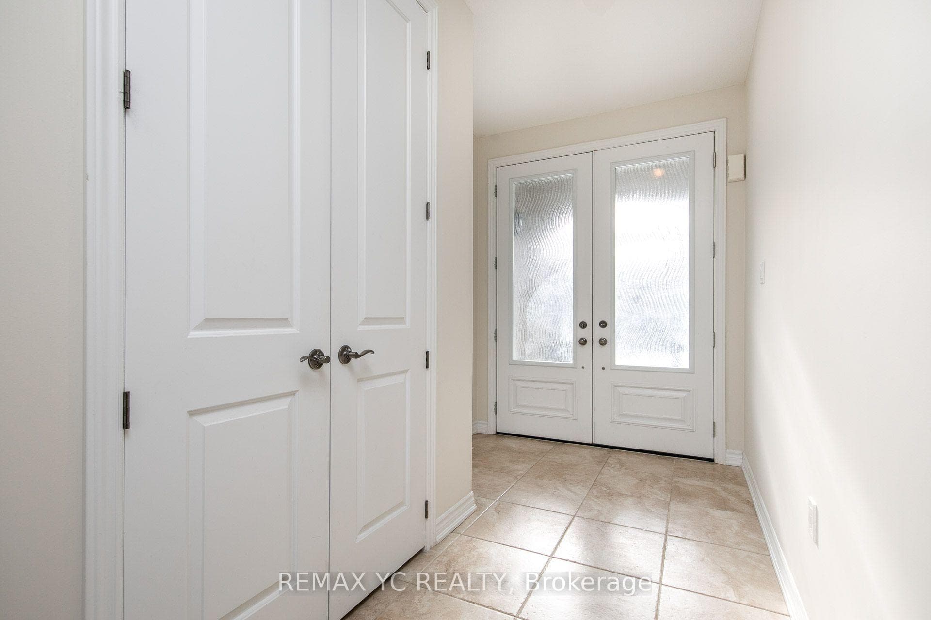 56 Walker Boulevard photo 4