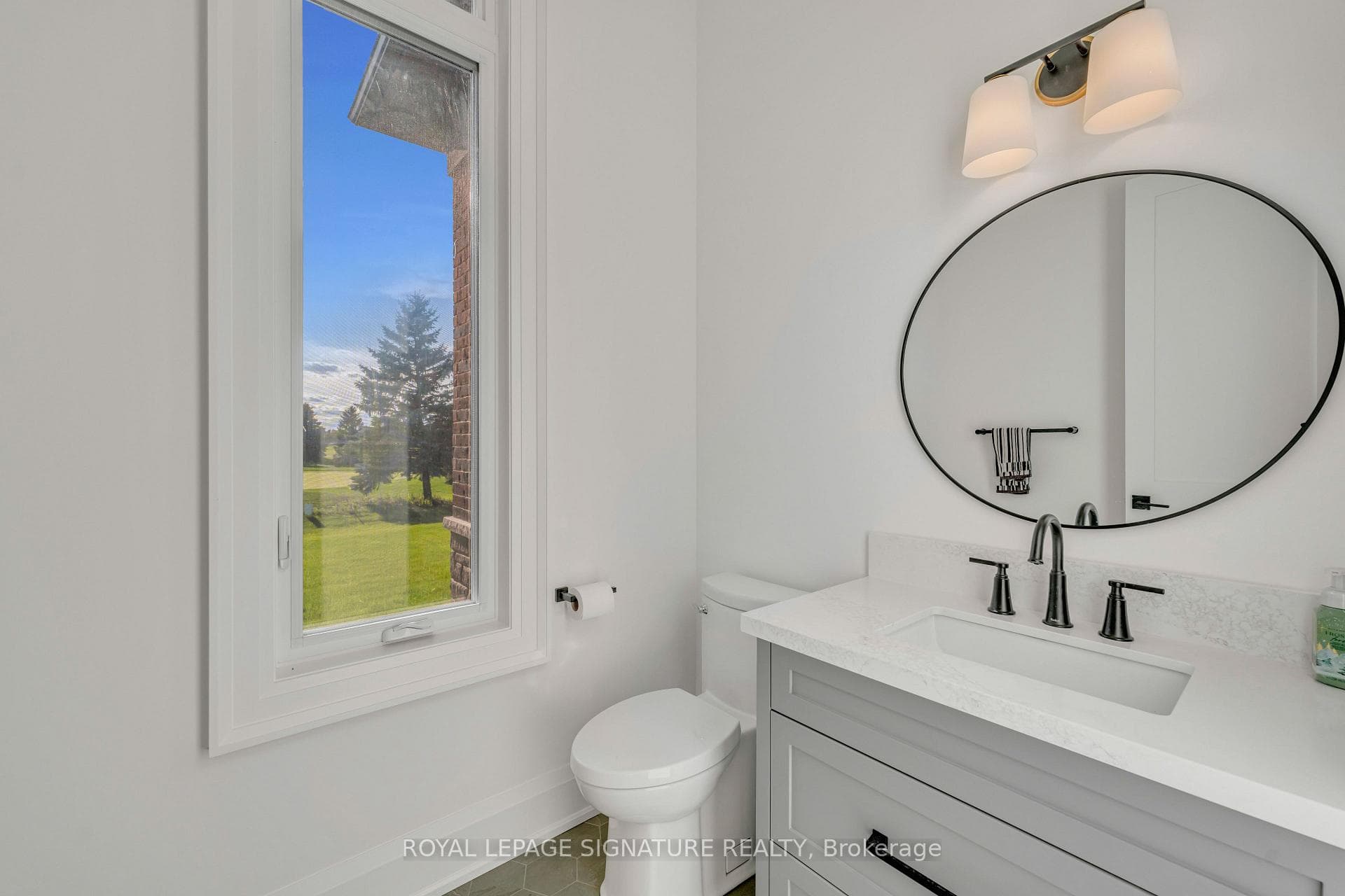 10 Franklin Crescent photo 11