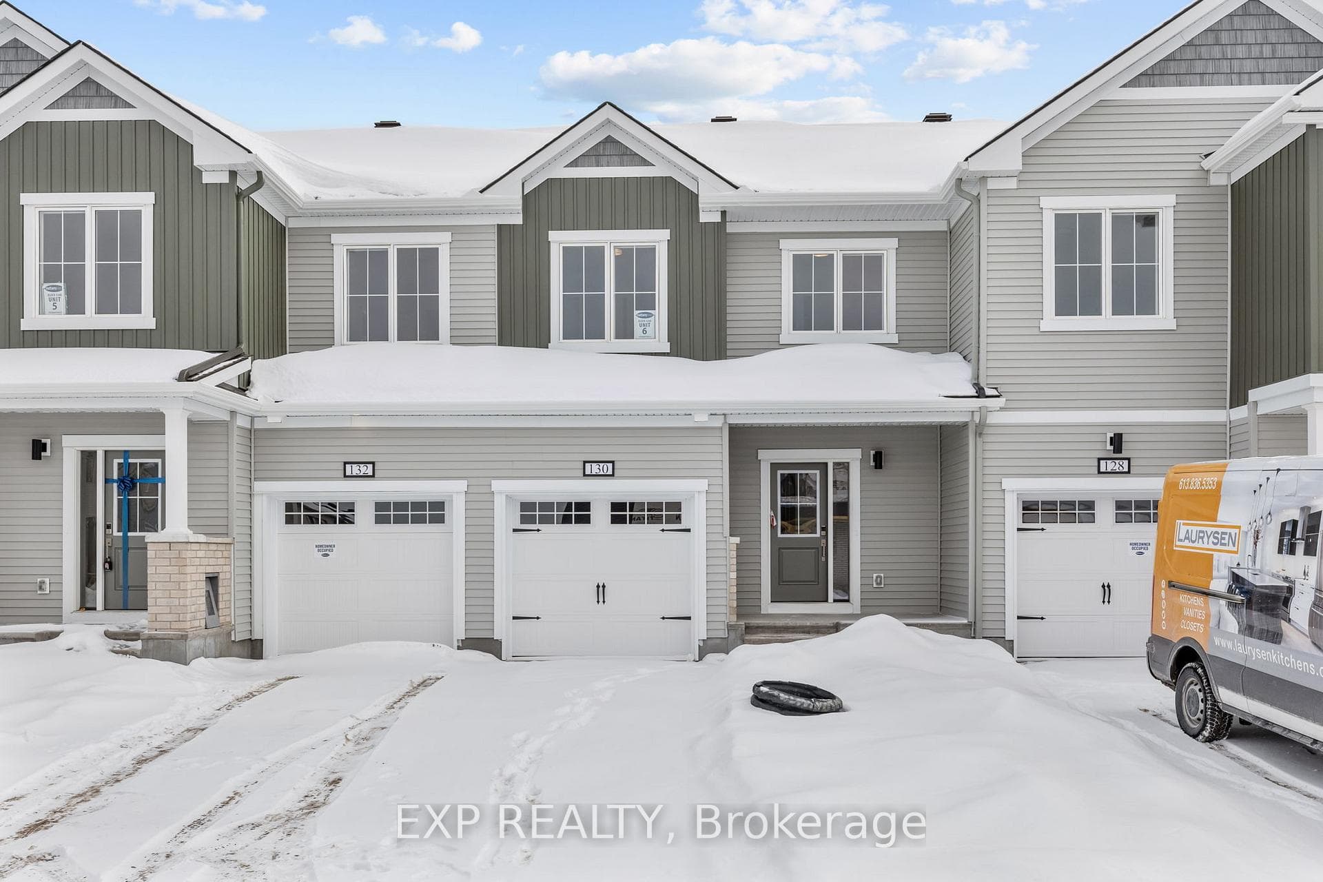 130 ROBERT PERRY Street photo 1