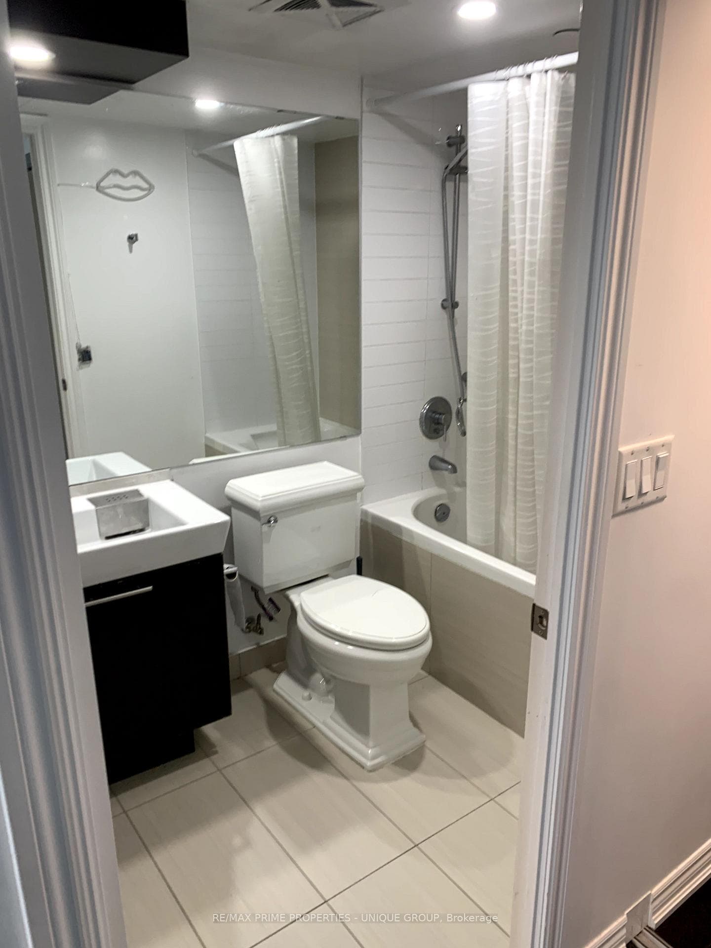 386 Yonge Street Unit 3807 photo 15