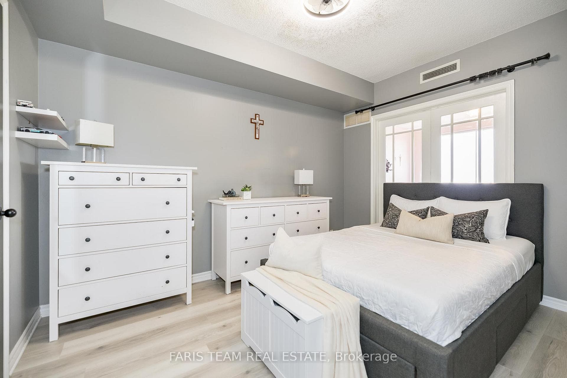 9235 Jane Street Unit 701 photo 14