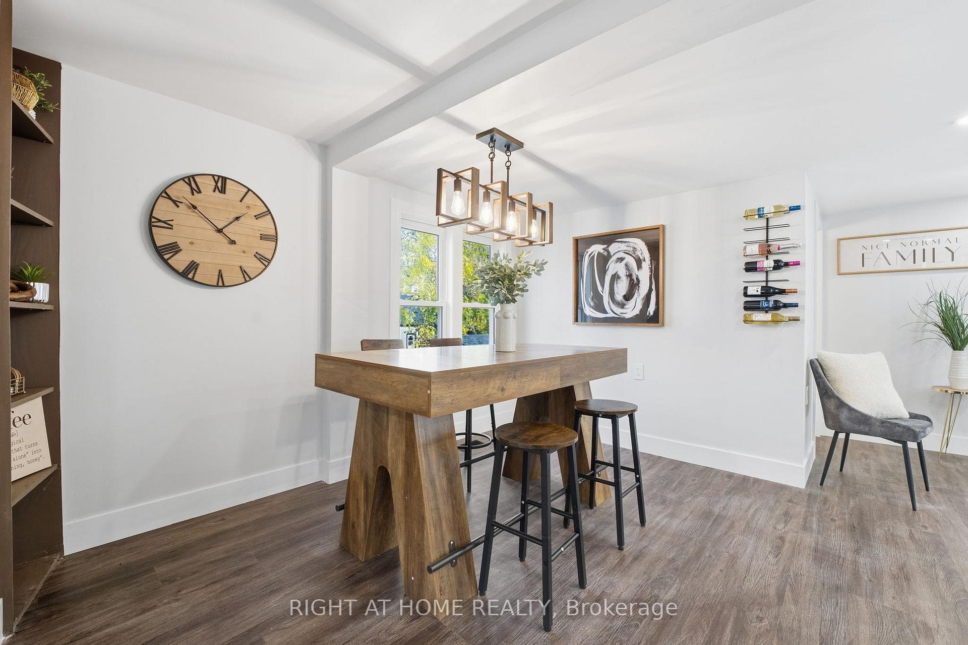 4255 William Street photo 6