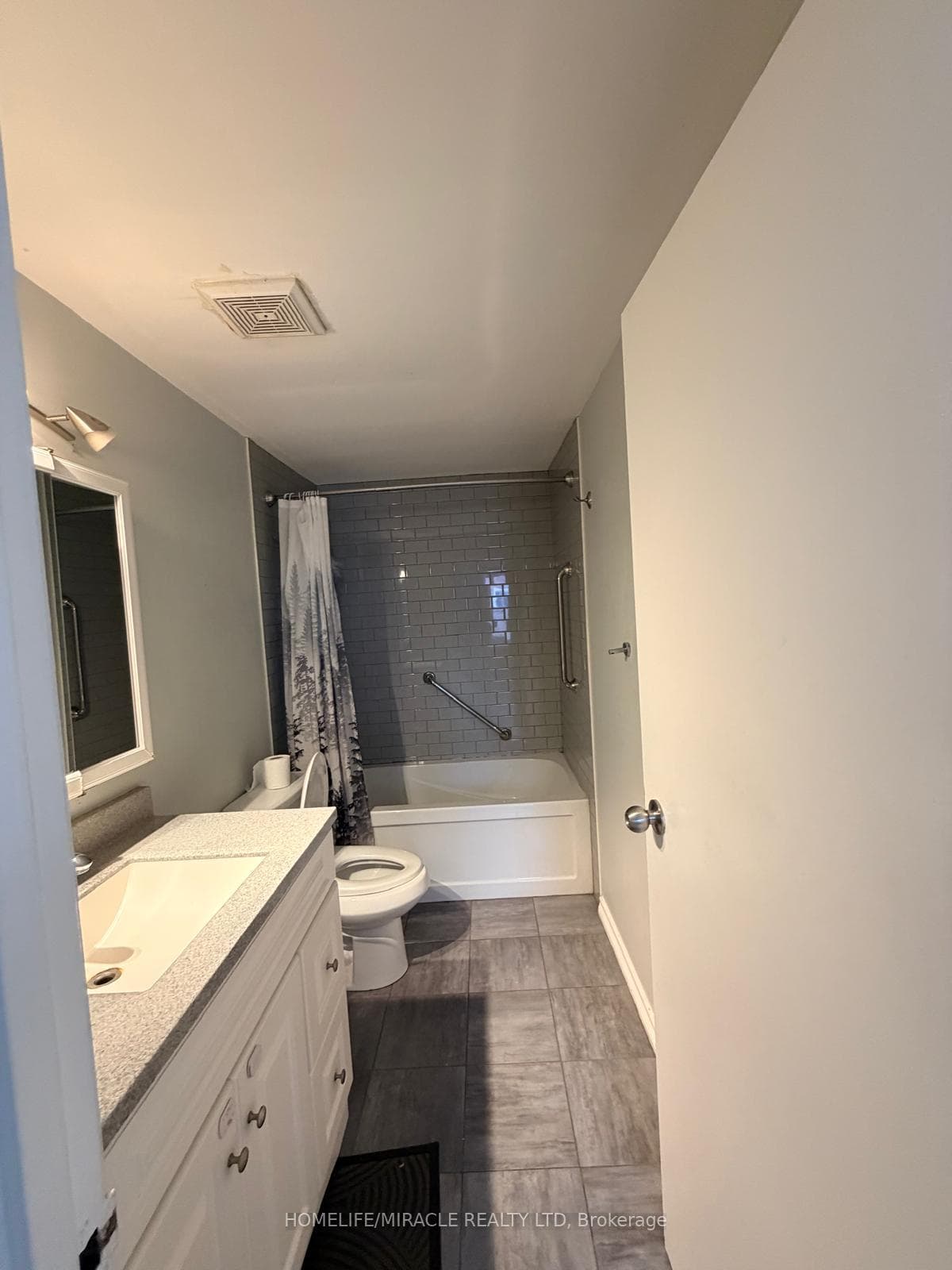 1391 Fenelon Crescent photo 24